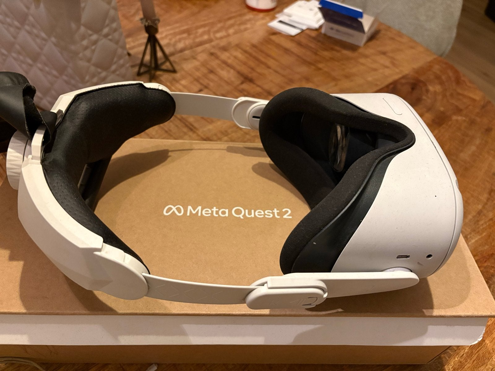 Meta Quest 2 VR-bril met controllers, Spelcomputers en Games, Virtual Reality, Ophalen of Verzenden, Zo goed als nieuw, VR-bril