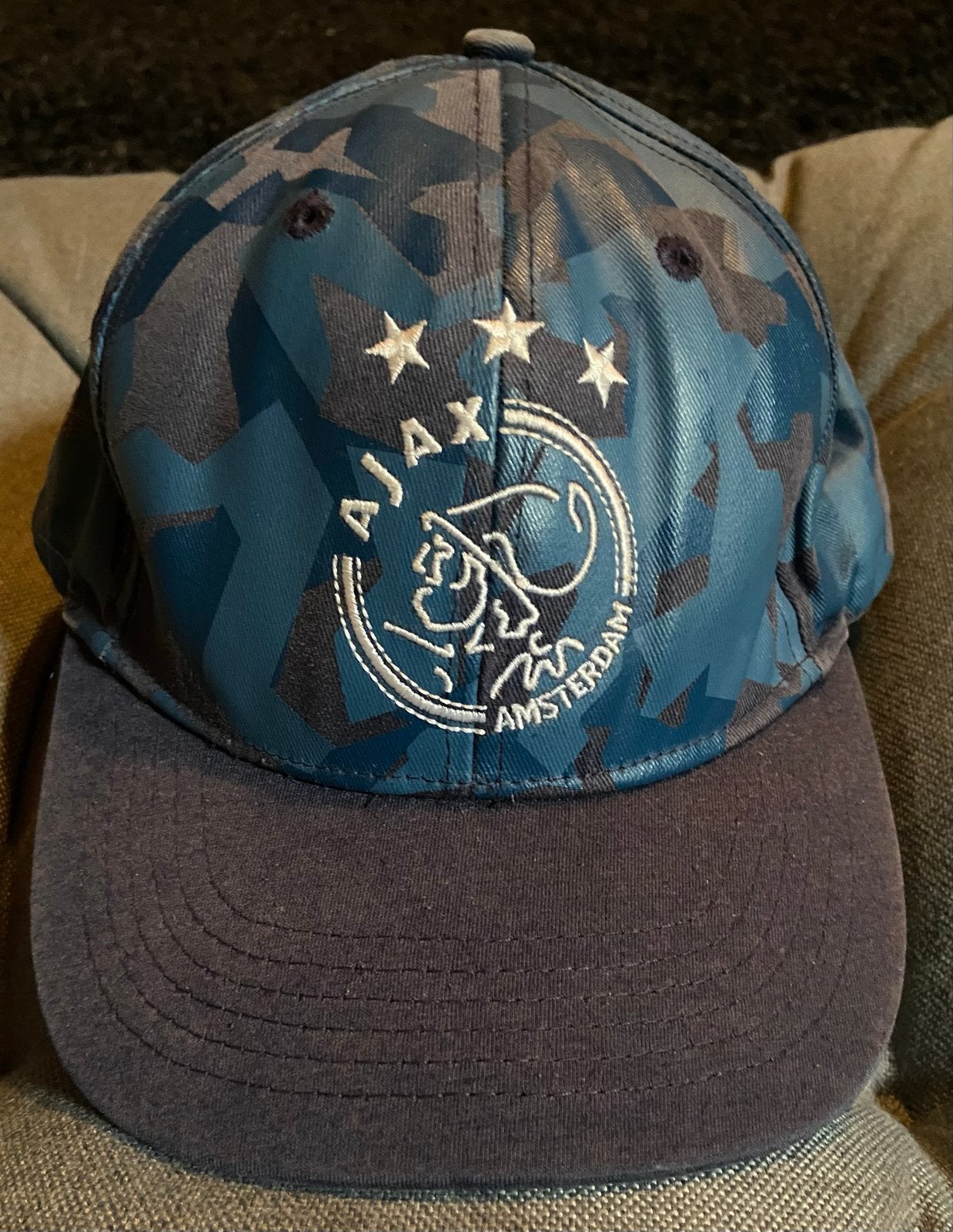 Ajax Amsterdam Pet + plafonniere lamp - Zo goed als nieuw, Ophalen of Verzenden, Zo goed als nieuw, One size fits all, Pet