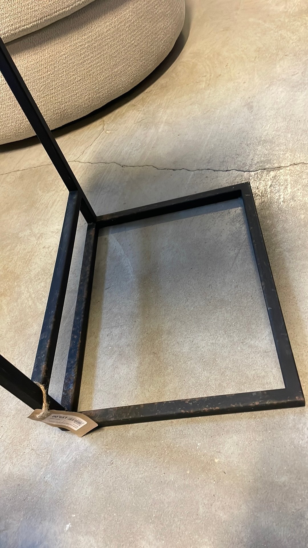 Bijzettafel Gusj, Huis en Inrichting, Tafels | Bijzettafels, Ophalen, Minder dan 55 cm, Zo goed als nieuw, 60 cm of meer