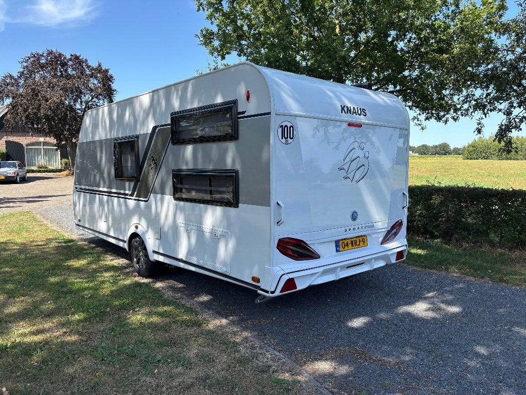 Luxe familiecaravan met stapelbedden en veel extra's, Caravans en Kamperen, Caravans, Vast bed, Bedrijf, Treinzit, 4 tot 5 meter