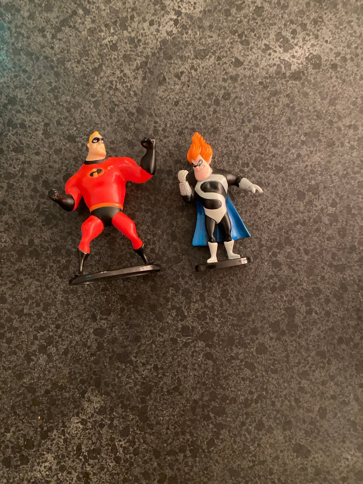The Incredibles beeldjes - Mr. Incredible en Syndrome, Ophalen of Verzenden, Zo goed als nieuw
