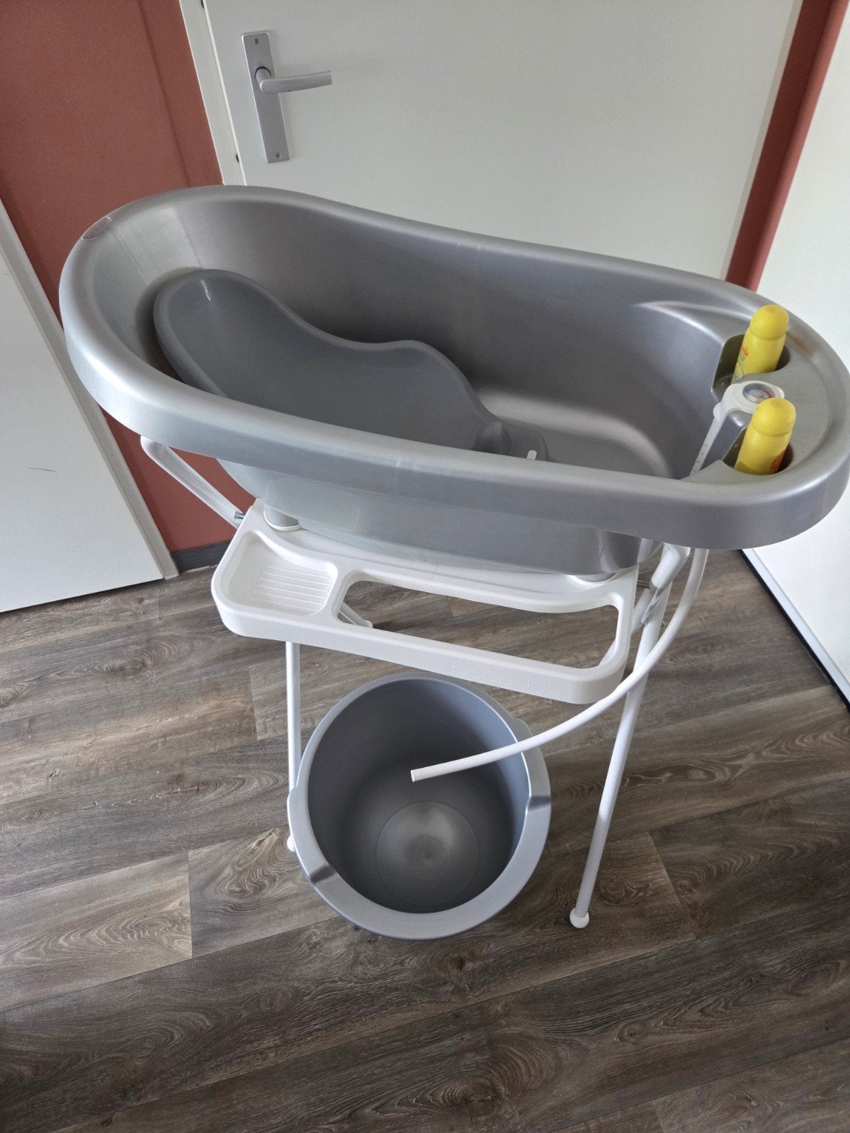 Bebe-Jou thermobad met standaard en accessoires, Kinderen en Baby's, Badjes en Verzorging, Ophalen, Zo goed als nieuw, Badje, Bébé-jou