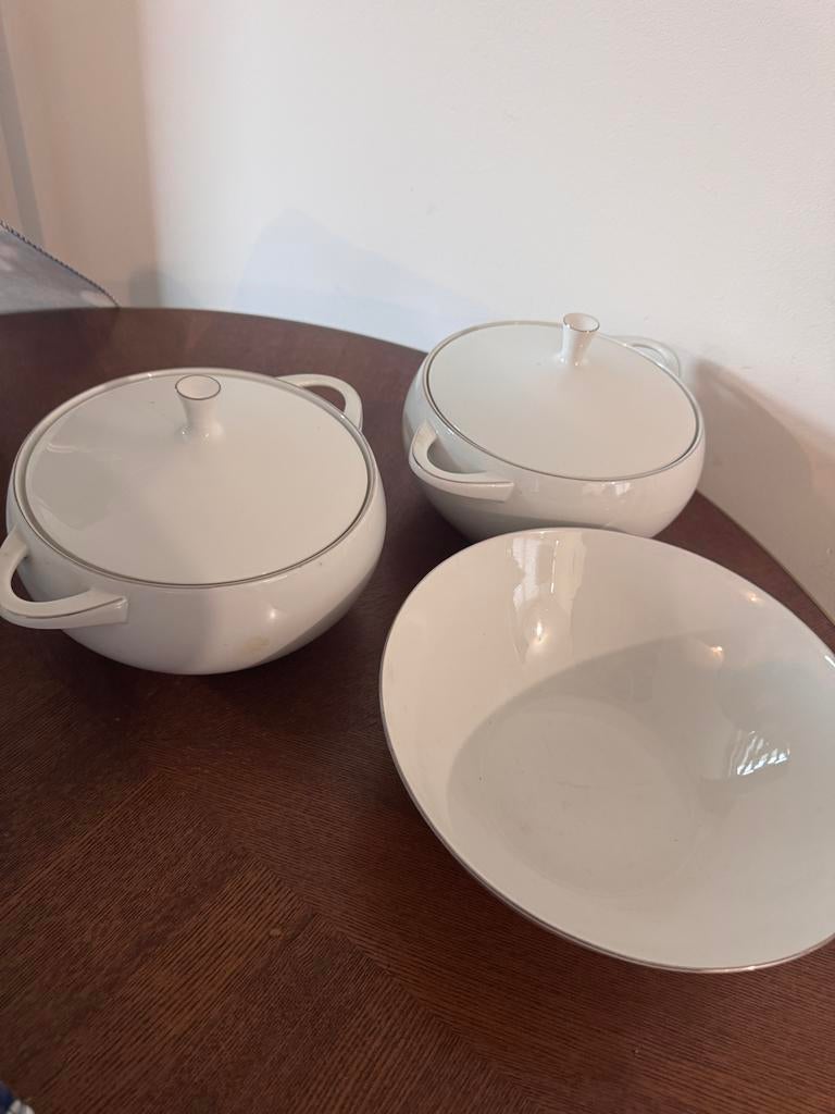 Set van 3 Witte Schalen met Zilveren Rand, Keramiek, Ophalen of Verzenden, Effen, Schaal of Schalen