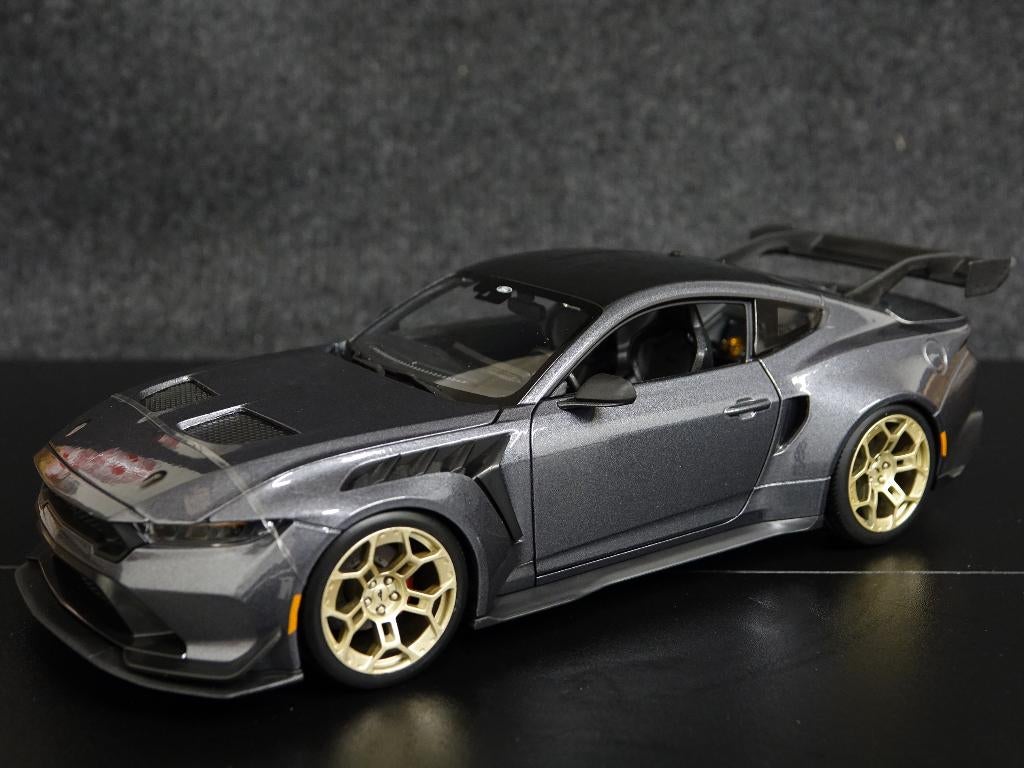 Maisto 1:18 2025 Ford Mustang GTD grijs metallic, Hobby en Vrije tijd, Modelauto's | 1:18, Maisto, Auto, Onbekend, Nieuw