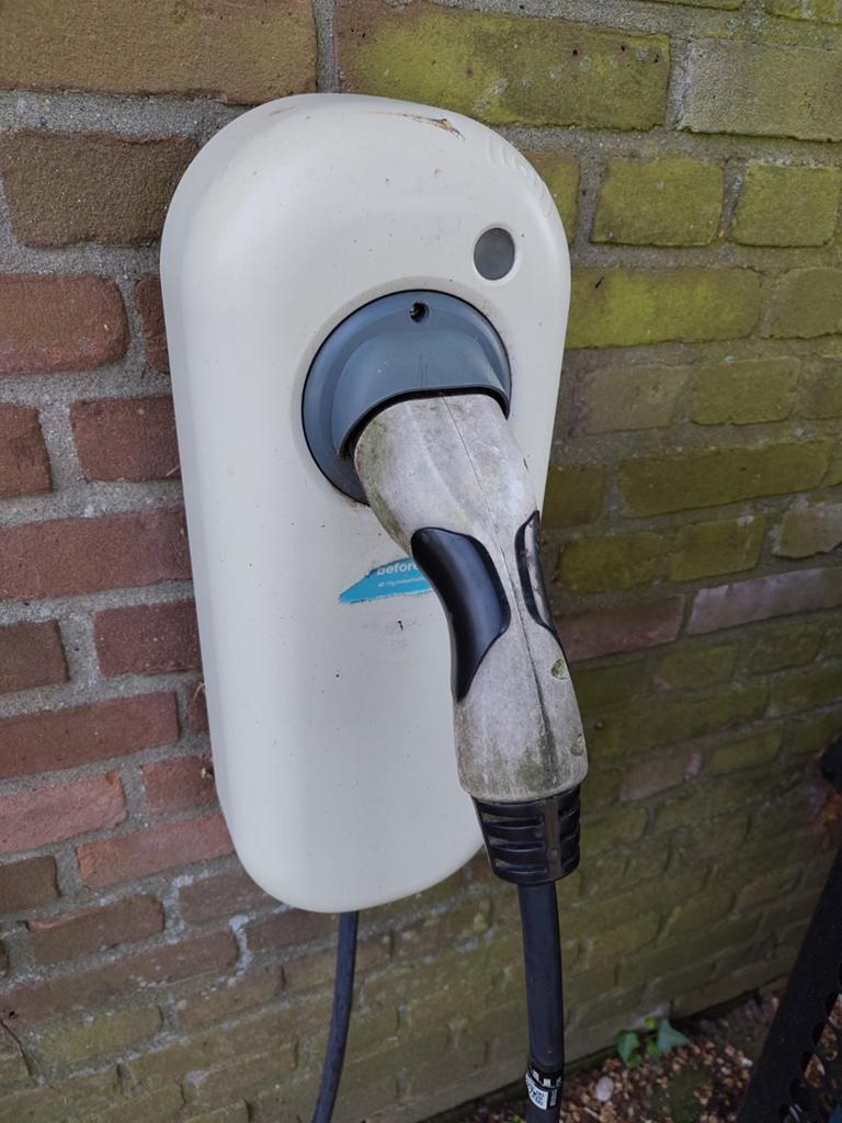 Newmotion laadpaal met vaste laadkabel (7,5 meter), Ophalen of Verzenden, Gebruikt, Laadpaal en Laadkabel