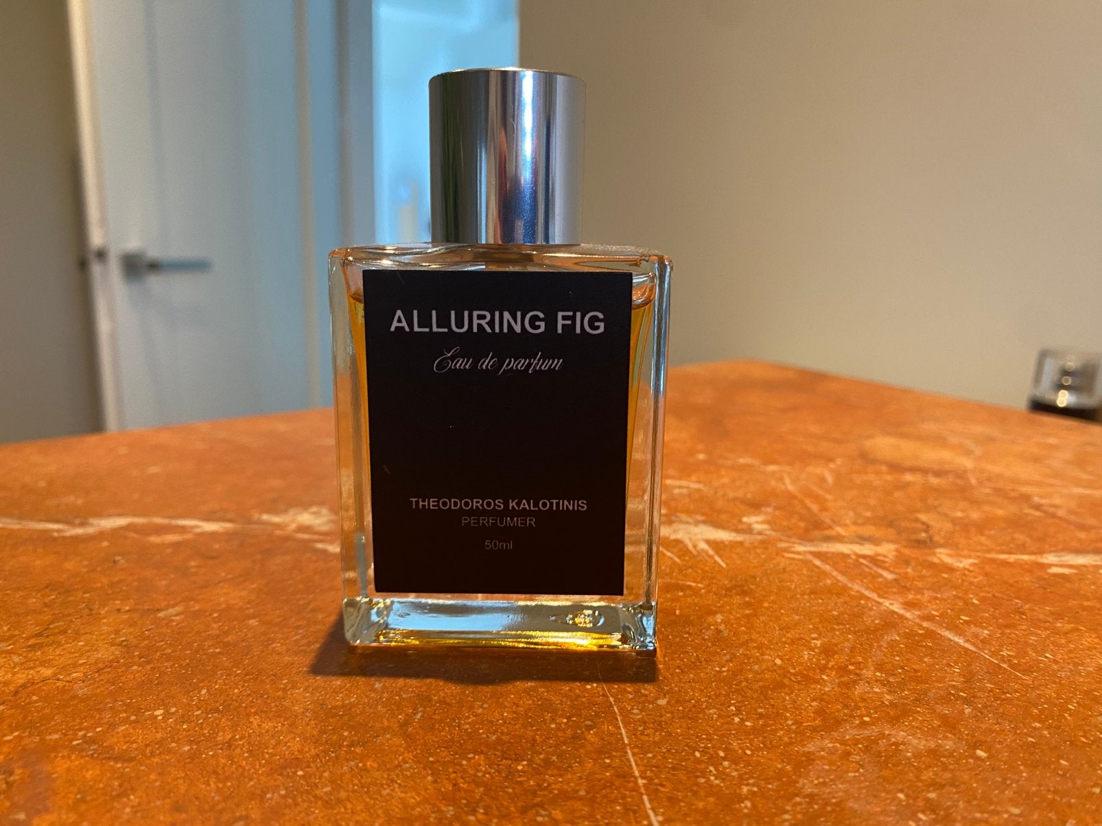 Alluring fig niche, Sieraden, Tassen en Uiterlijk, Ophalen of Verzenden, Zo goed als nieuw