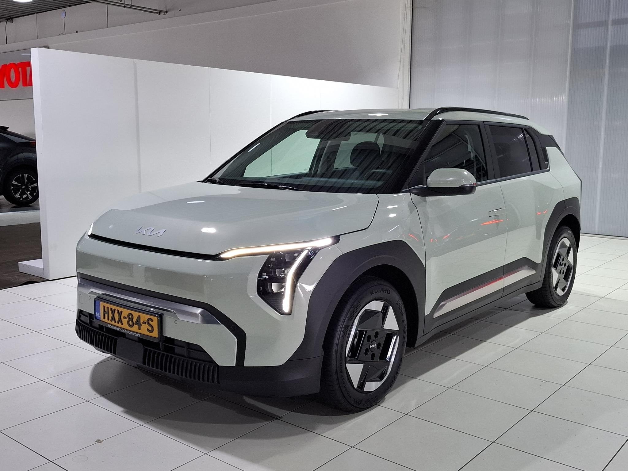 Kia EV3 Plus 81.4 kWh Stoel en Stuur verwarming, Apple Carpl, Auto's, Stof, Origineel Nederlands, 204 pk, 1000 kg