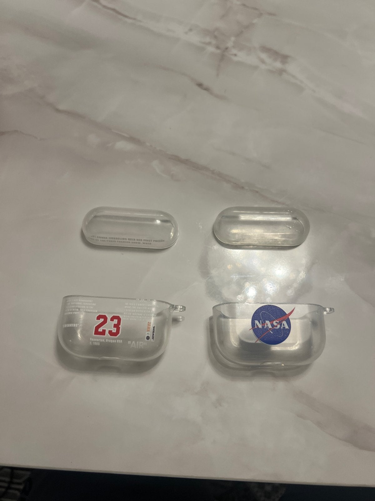 AirPods Pro Hoesjes - Bescherming en Stijl, Krasbestendig, Overige merken, Hoesje of Tasje, Zo goed als nieuw