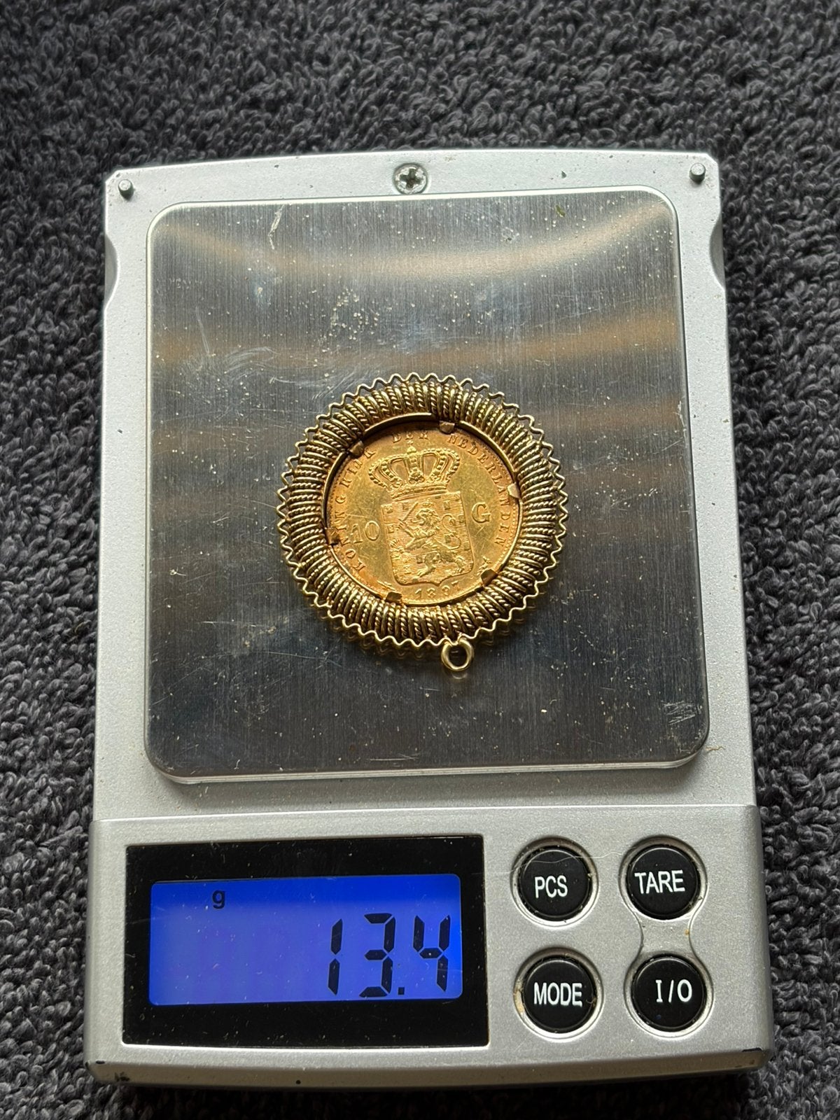 10 gulden in hanger goud, Ophalen of Verzenden, Zo goed als nieuw, Goud