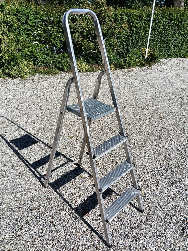 Lichtgewicht aluminium huishoudtrap - 3 treden + plateau, Ophalen of Verzenden, Gebruikt, Trap, Minder dan 2 meter