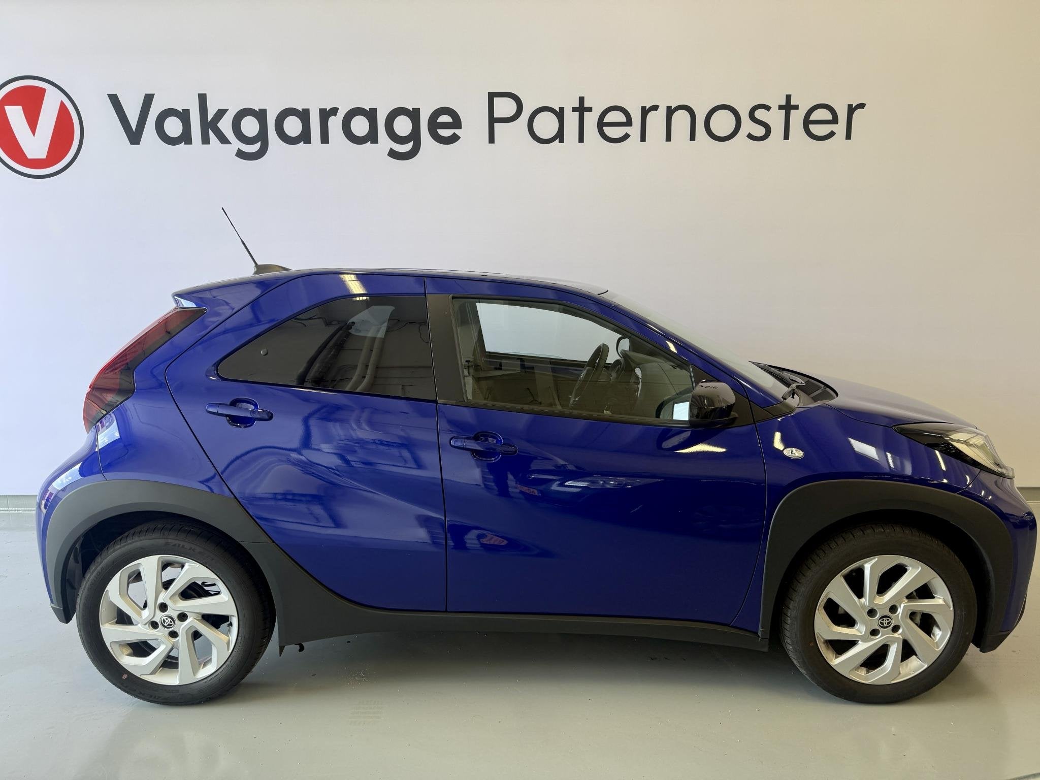 Toyota Aygo X 1.0 VVT-i MT Carplay / Camera / Adaptive Cruis, Auto's, Toyota, Voorwielaandrijving, 12 maanden, Gebruikt, Leder en Stof