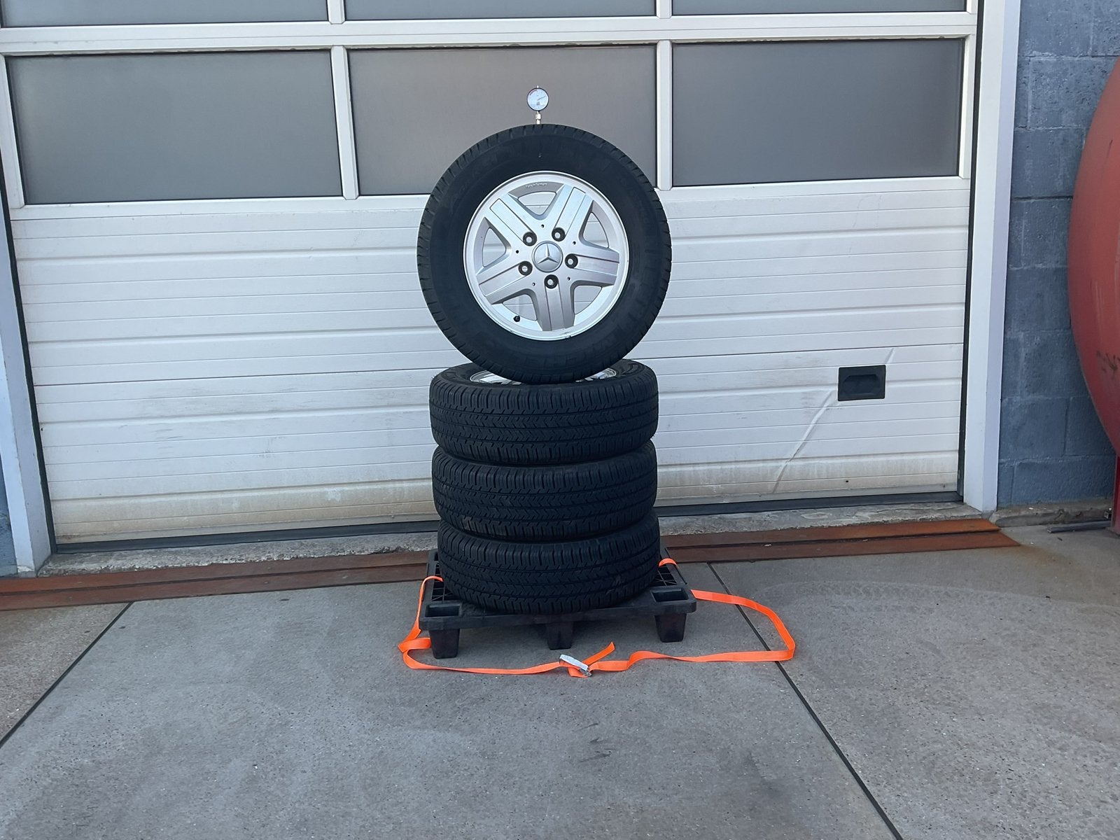 Mercedes  G - Klasse. Zomerset. 215 - 65 - 16., Ophalen, 16 inch, Banden en Velgen, Zomerbanden