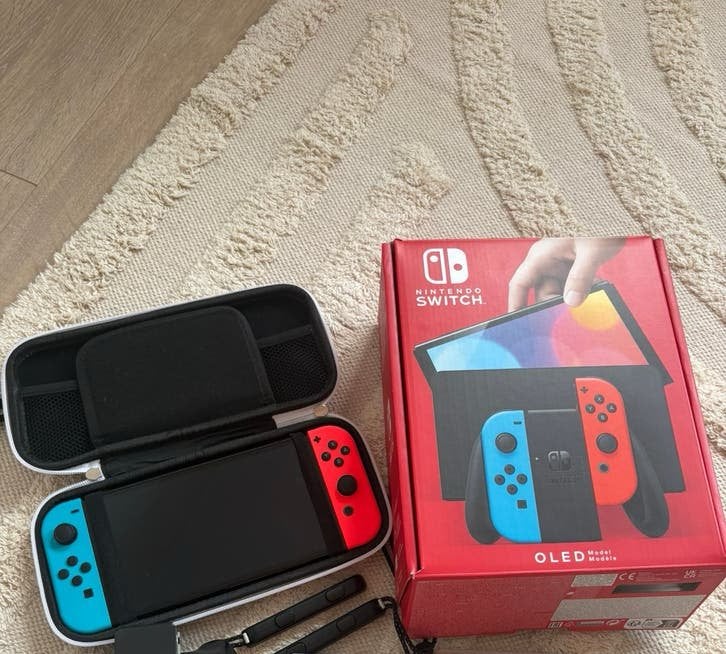 Nintendo switch oled nieuw, Ophalen, Zo goed als nieuw, Met 2 controllers, Switch OLED