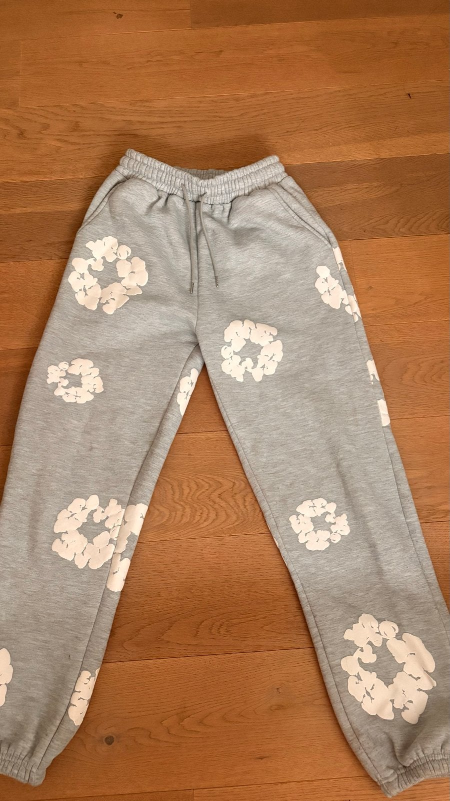 Denim Tears katoenen joggingbroek met print, Maat 38/40 (M), Ophalen of Verzenden, Zo goed als nieuw, Grijs