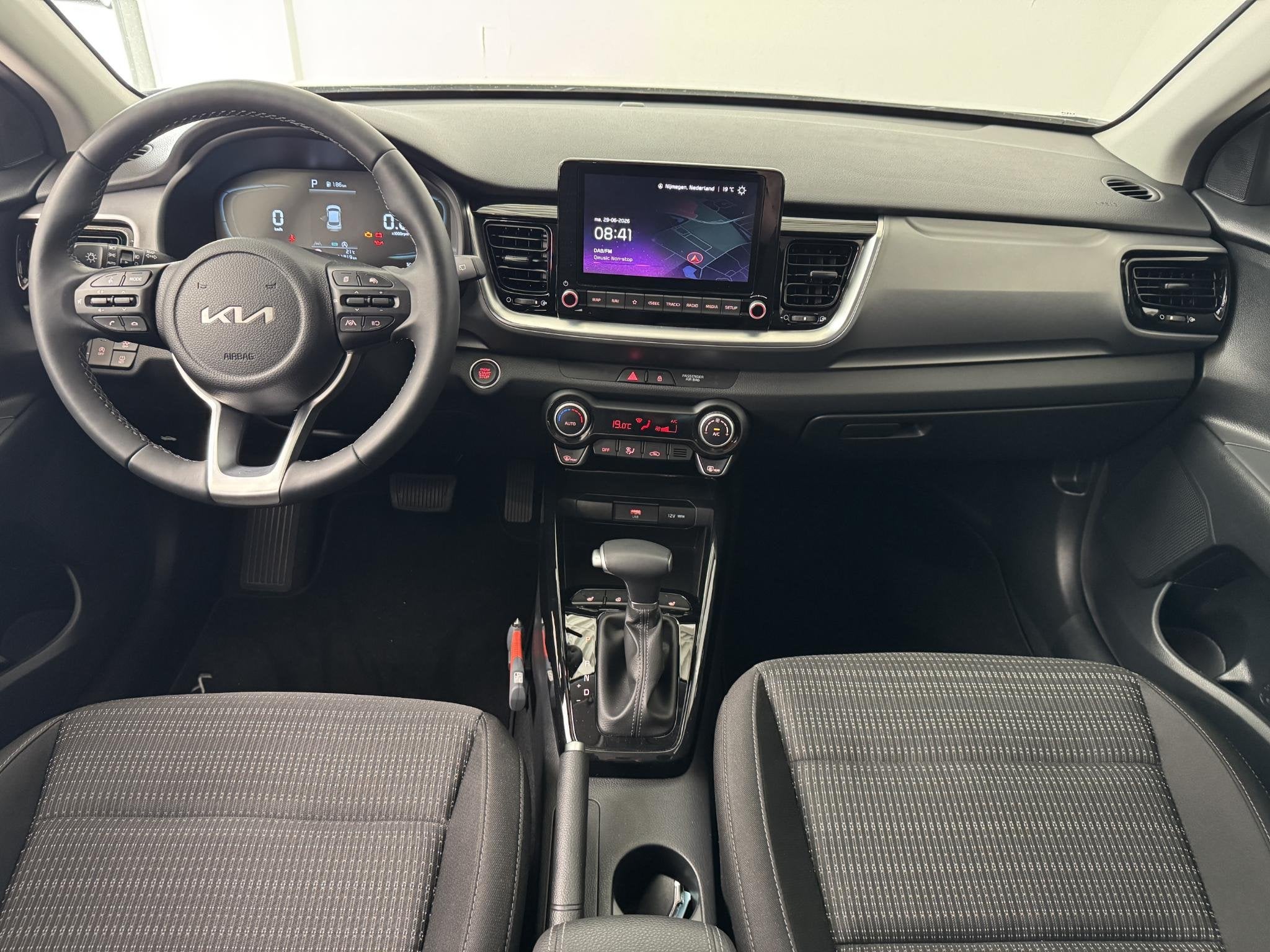 Kia Stonic 1.0 T-GDi MHEV DynamicPlusLine | Navigatie | Came, Auto's, 1160 kg, Met garantie (alle), Wit, Origineel Nederlands