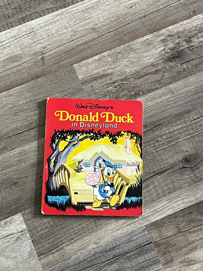 Walt Disney's Donald Duck in Disneyland - Vintage Boek, Gelezen, Fictie algemeen, Verzenden, Jongen of Meisje