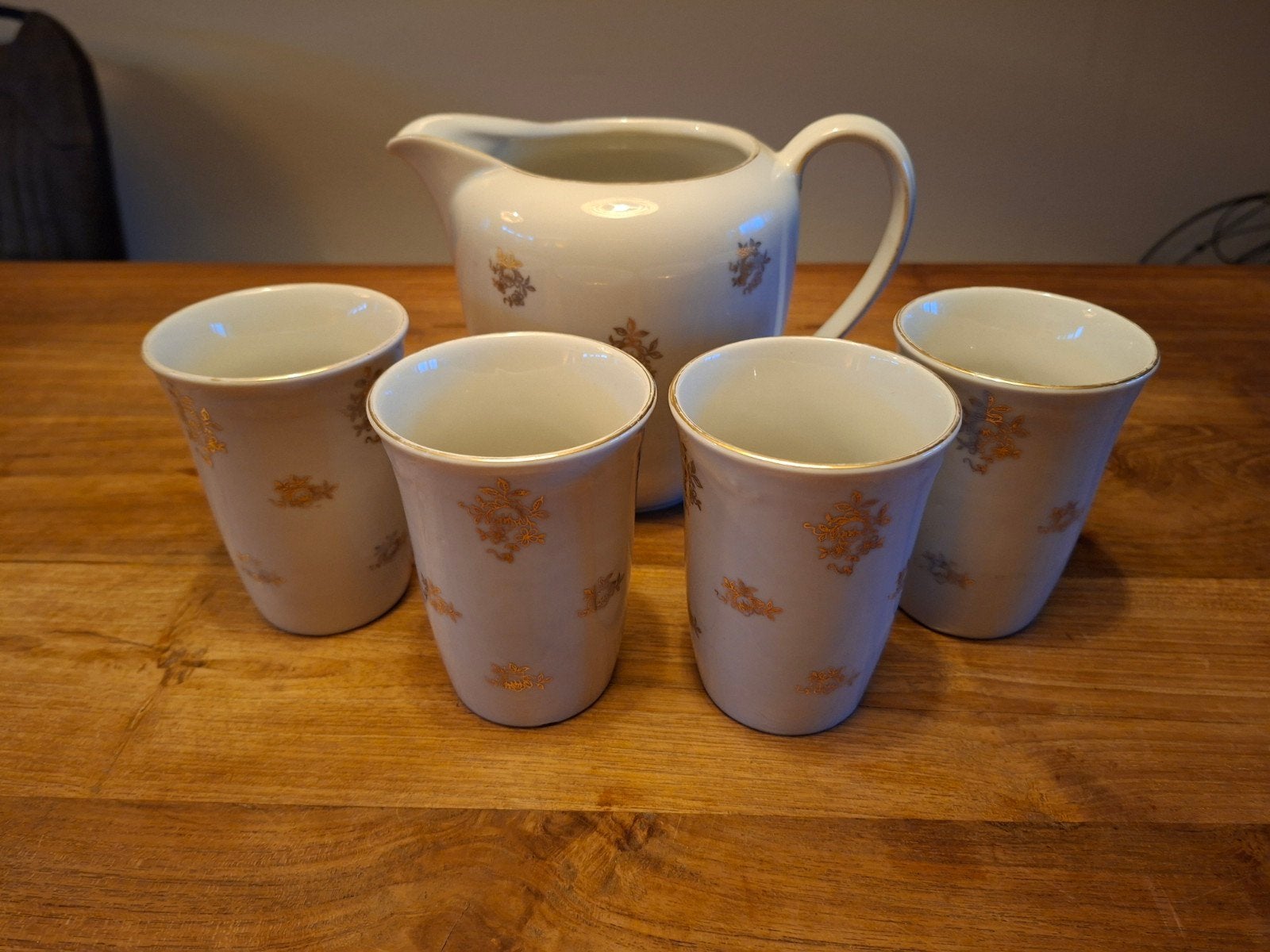 melkkan met 4 bekers goldflower winterling bavaria, Ophalen of Verzenden, Porselein, Overige stijlen, Overige typen