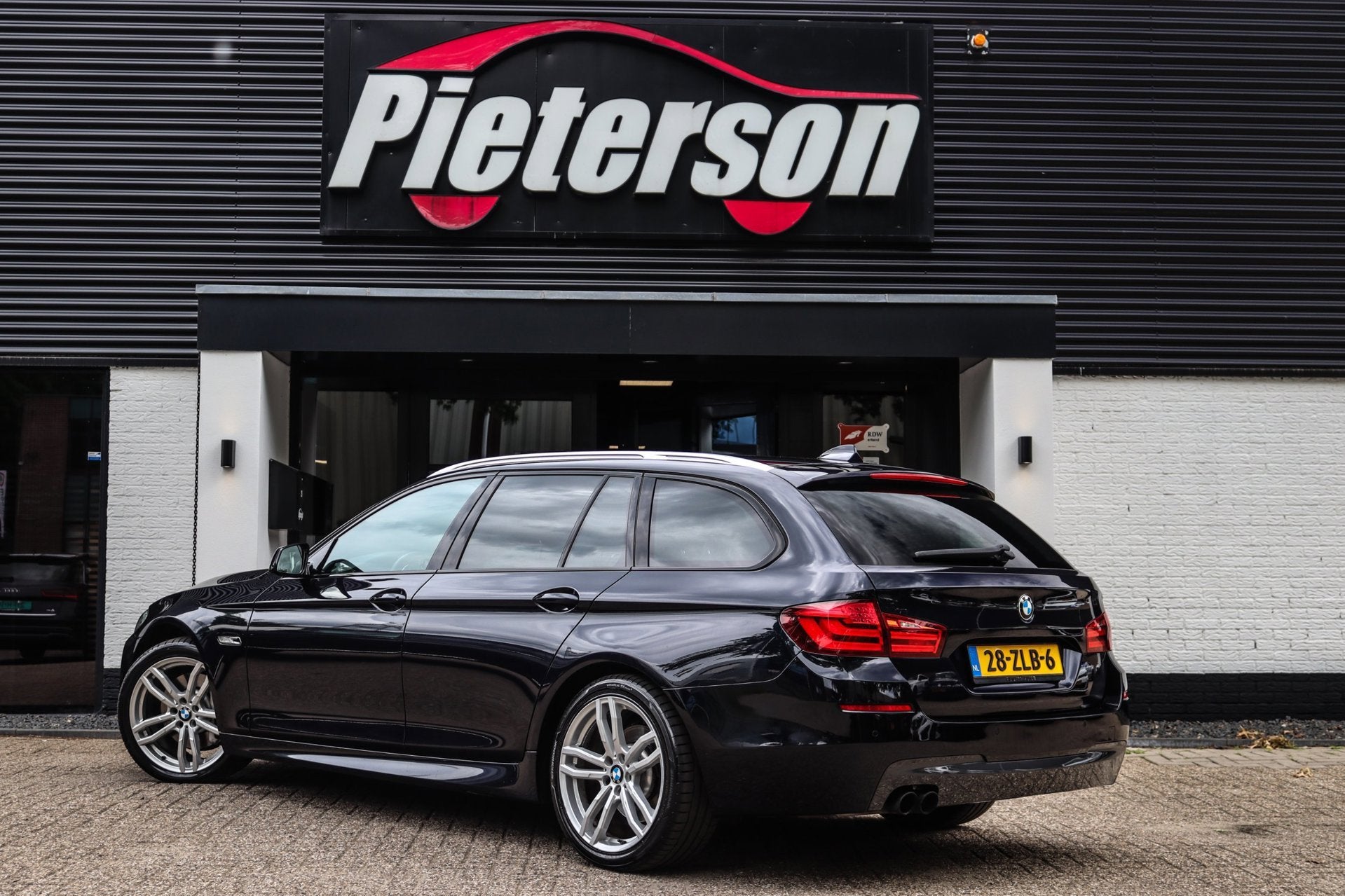 BMW 5-serie Touring 528i M-Pakket ORIGINEEL NL NAP LEDER, Auto's, BMW, Automaat, Euro 5, Achterwielaandrijving, Gebruikt