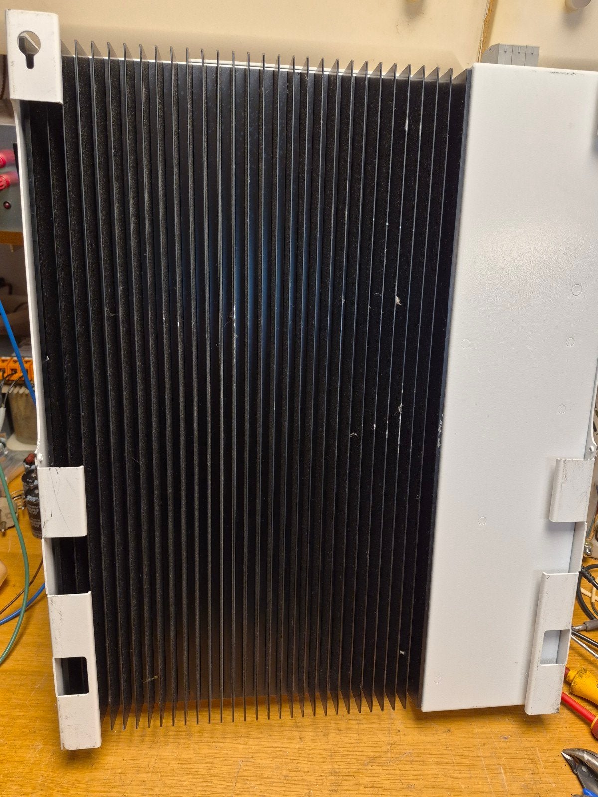 Kast met groot koelprofiel en 30A lichtnetfilter, Computers en Software, Ophalen of Verzenden, Gebruikt
