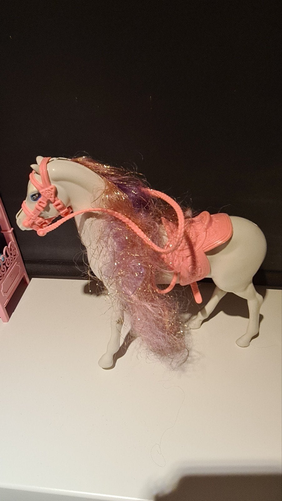 Barbie paard met roze zadel en hoofdstel (zonder staart), Ophalen of Verzenden, Gebruikt, Barbie