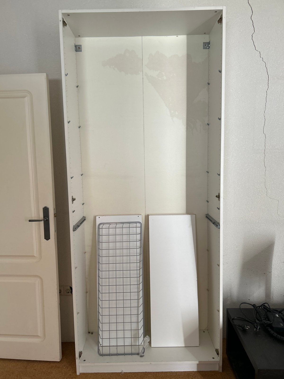 Gratis IKEA kast wit met mat glazen deuren, Ophalen, Minder dan 50 cm, Gebruikt, 200 cm of meer