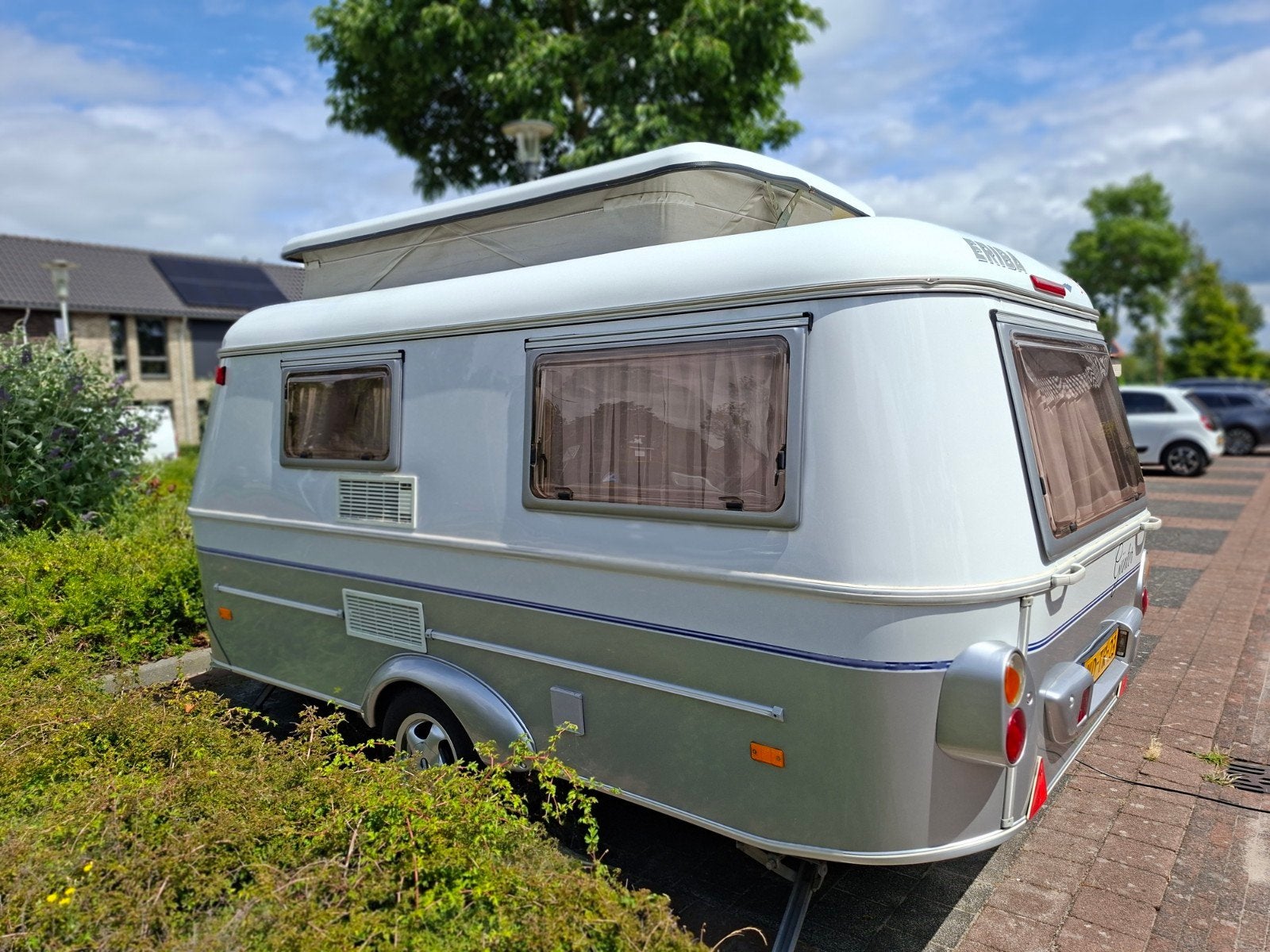 Eriba Triton 410 - Compacte en complete toercaravan, Standaardzit, Particulier, 4 tot 5 meter, Lengtebed