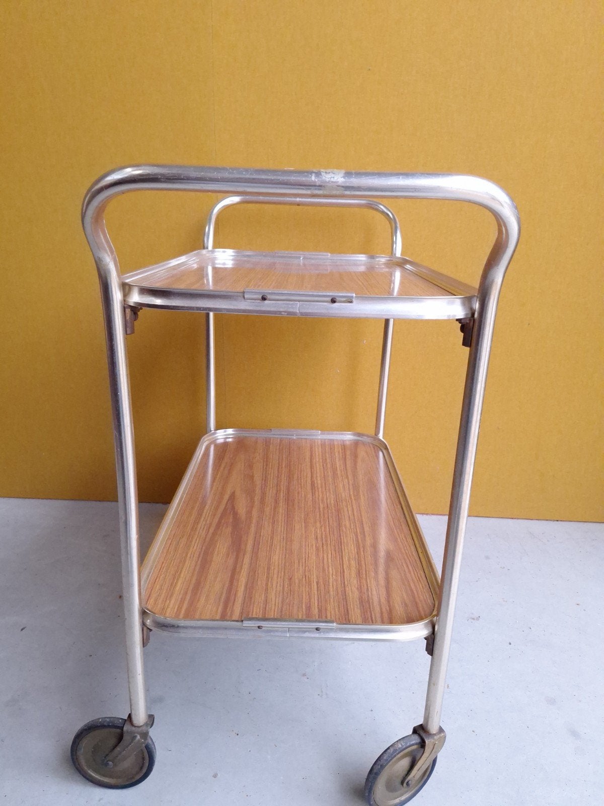 vintage messing serveerwagen met formica bladen, verrijdbaar, Gebruikt, Vintage, Ophalen of Verzenden, Nvt