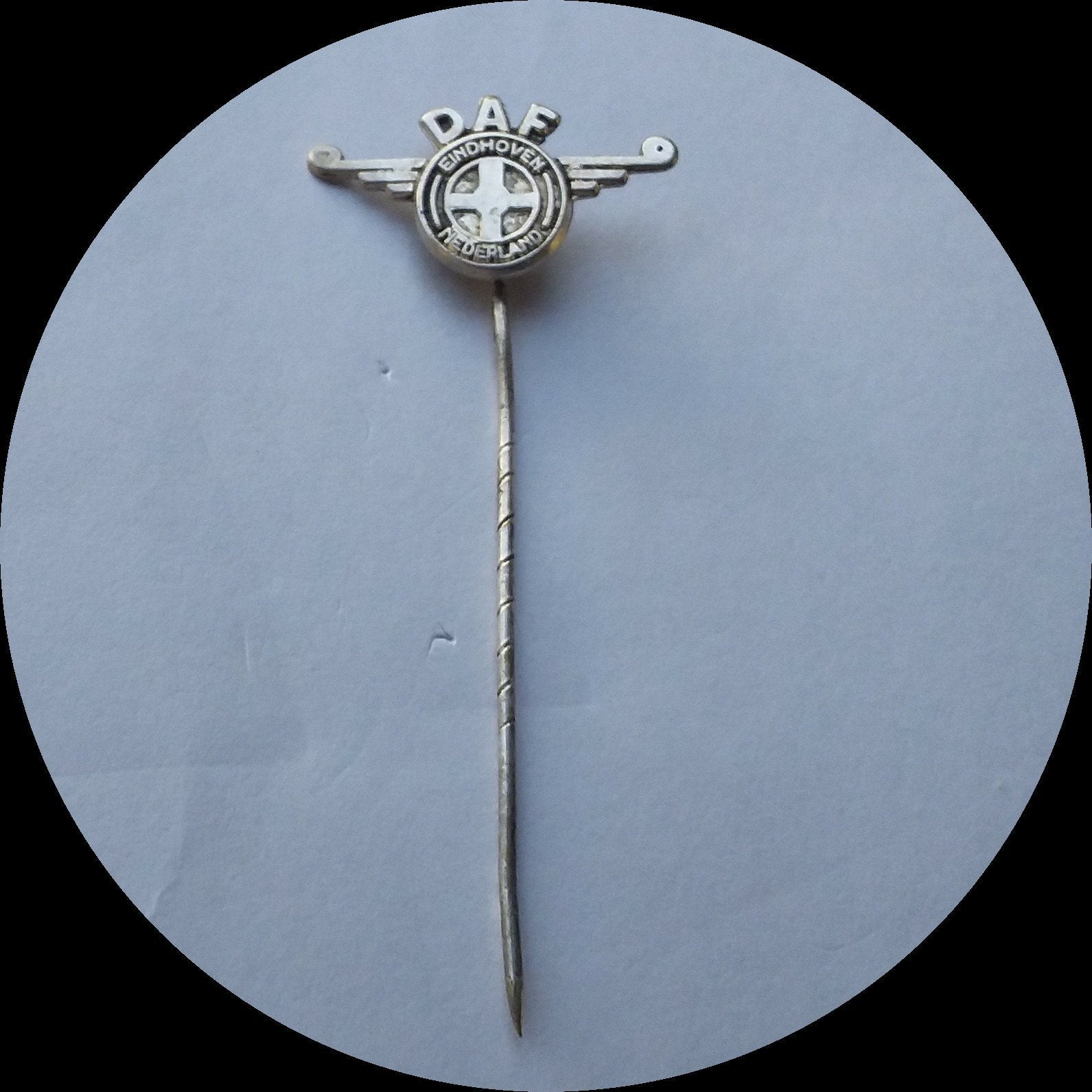 Oud DAF logo speldje, bladveer groter model, Verzamelen, Ophalen of Verzenden, Zo goed als nieuw, Transport, Speldje of Pin