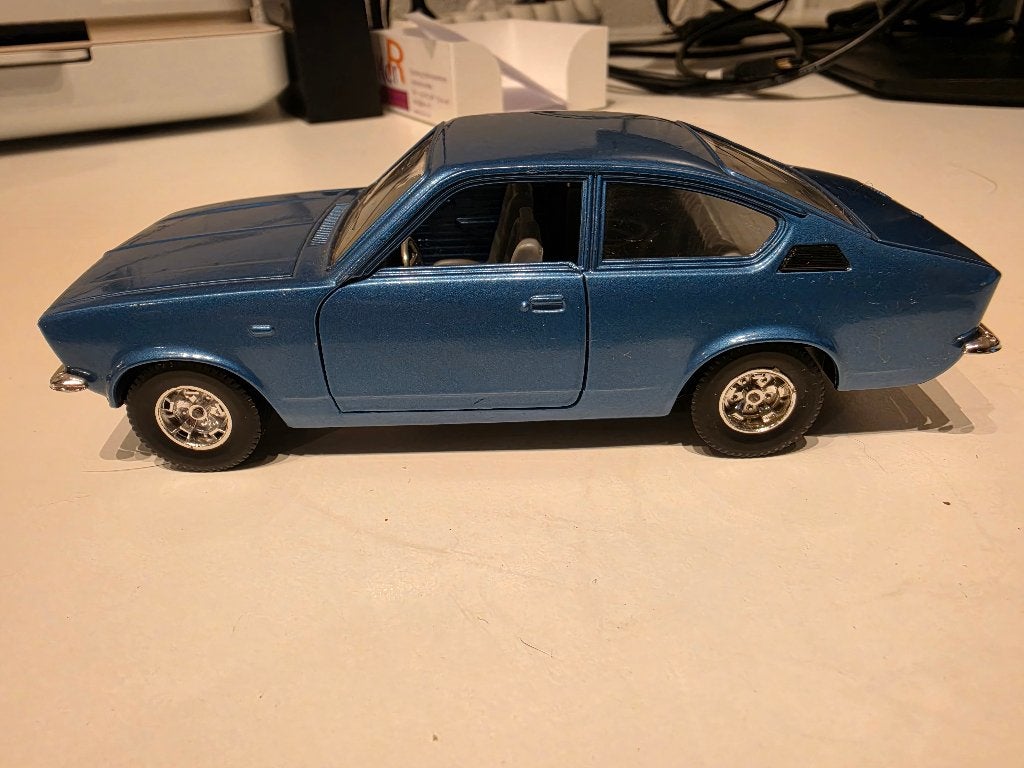 Opel Kadett coupe 1/24 Bburago, Ophalen of Verzenden, Gebruikt, Auto, Bburago