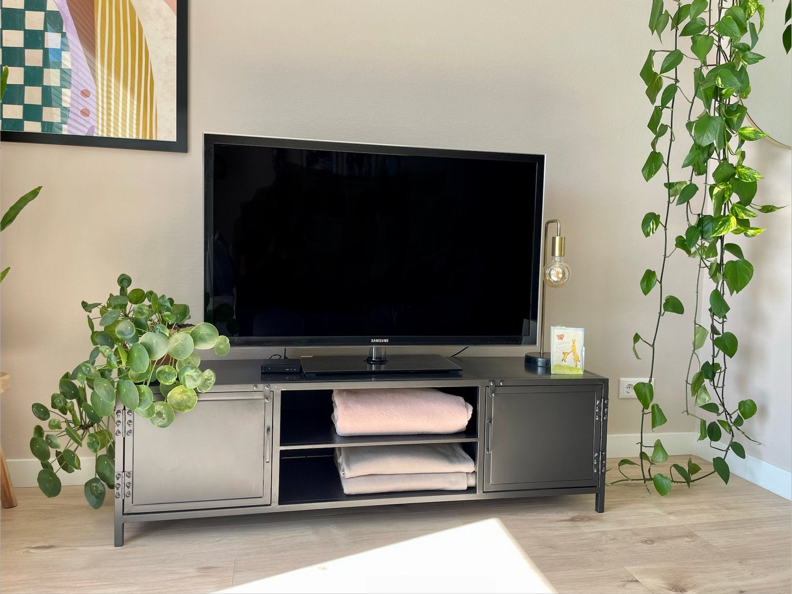 Tv meubel tv kast zwart metaal kwantum castello, Ophalen, Gebruikt, 100 tot 150 cm, Minder dan 100 cm