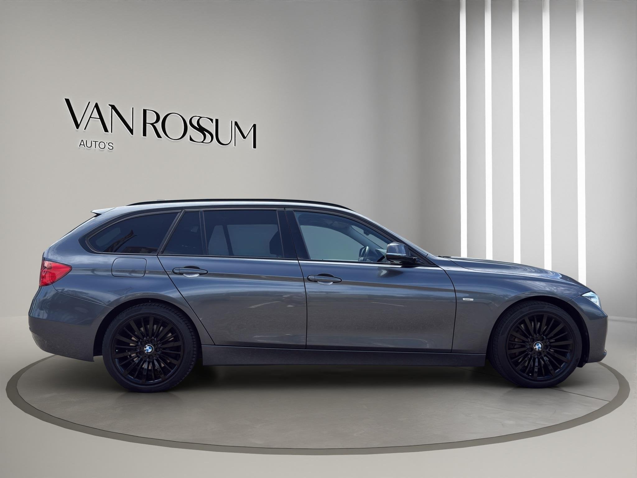 BMW 3-serie Touring 335i High Executive Automaat | Stoelverw, Auto's, Gebruikt, Euro 6, 93 €/maand, 6 cilinders