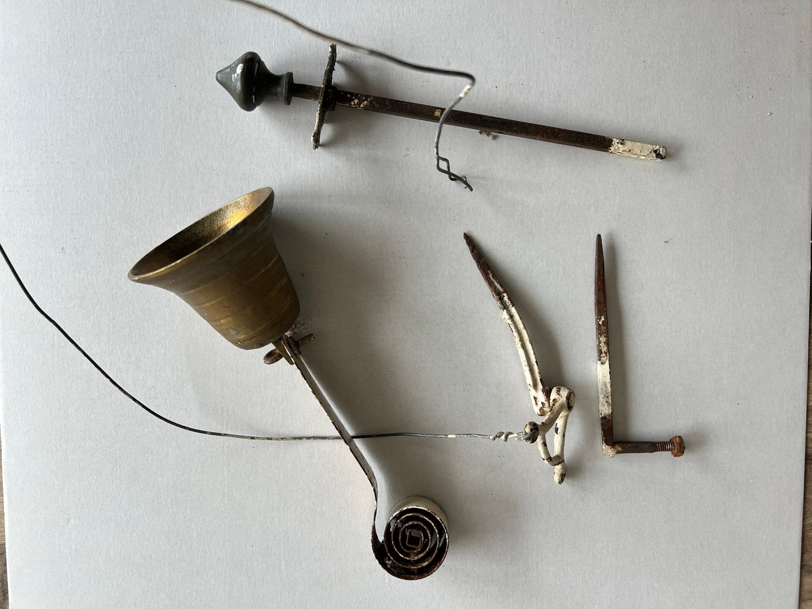 Antieke koperen winkelbel / trekbel, compleet beslag, Antiek en Kunst, Ophalen of Verzenden