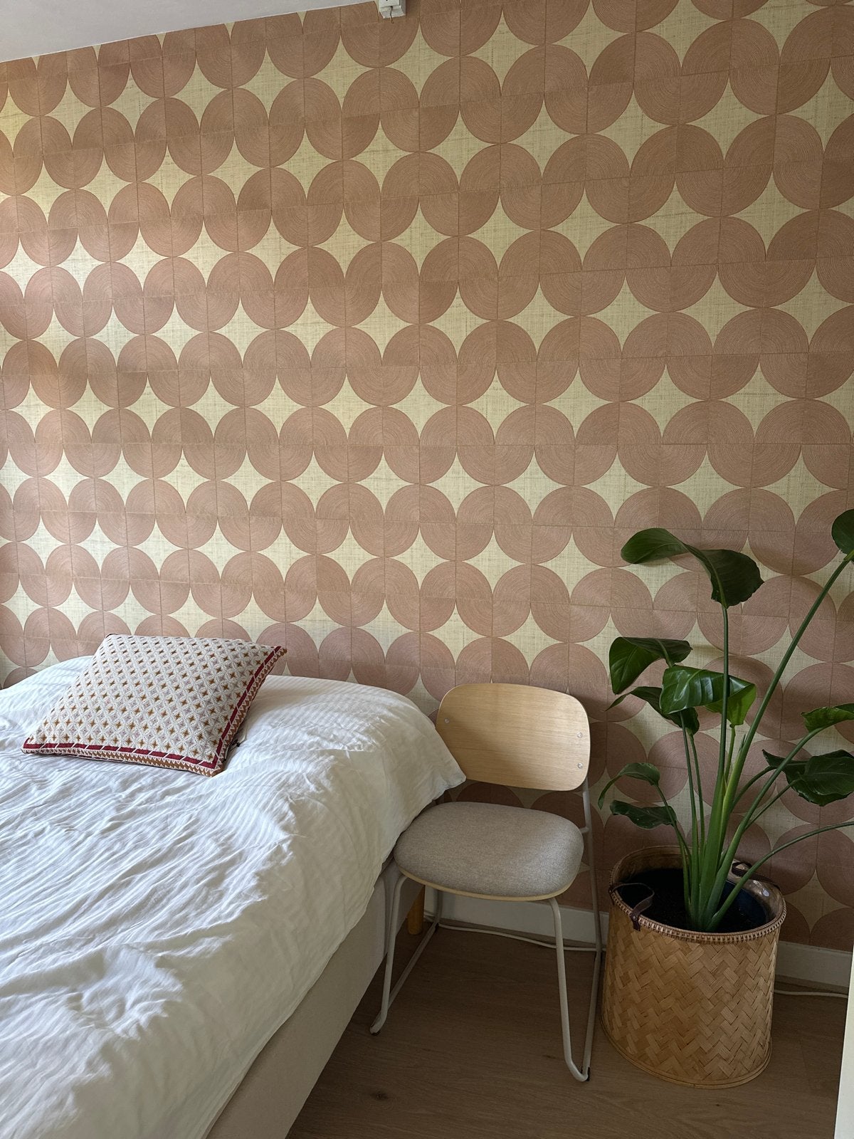 Prachtig Frans Elites behang - roze en beige, Huis en Inrichting, Stoffering | Behang, Ophalen, Scandinavisch, Overige typen, Geometrisch