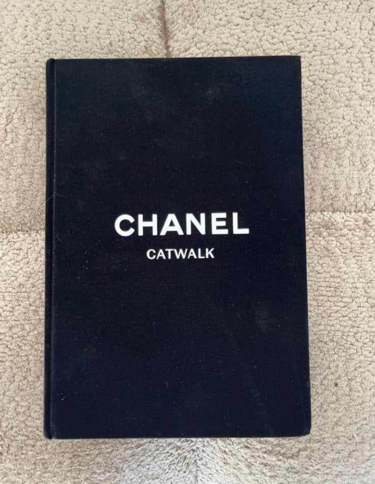 Chanel Catwalk Tafelboek - De Complete Collecties, Ophalen of Verzenden, Zo goed als nieuw, Europa overig