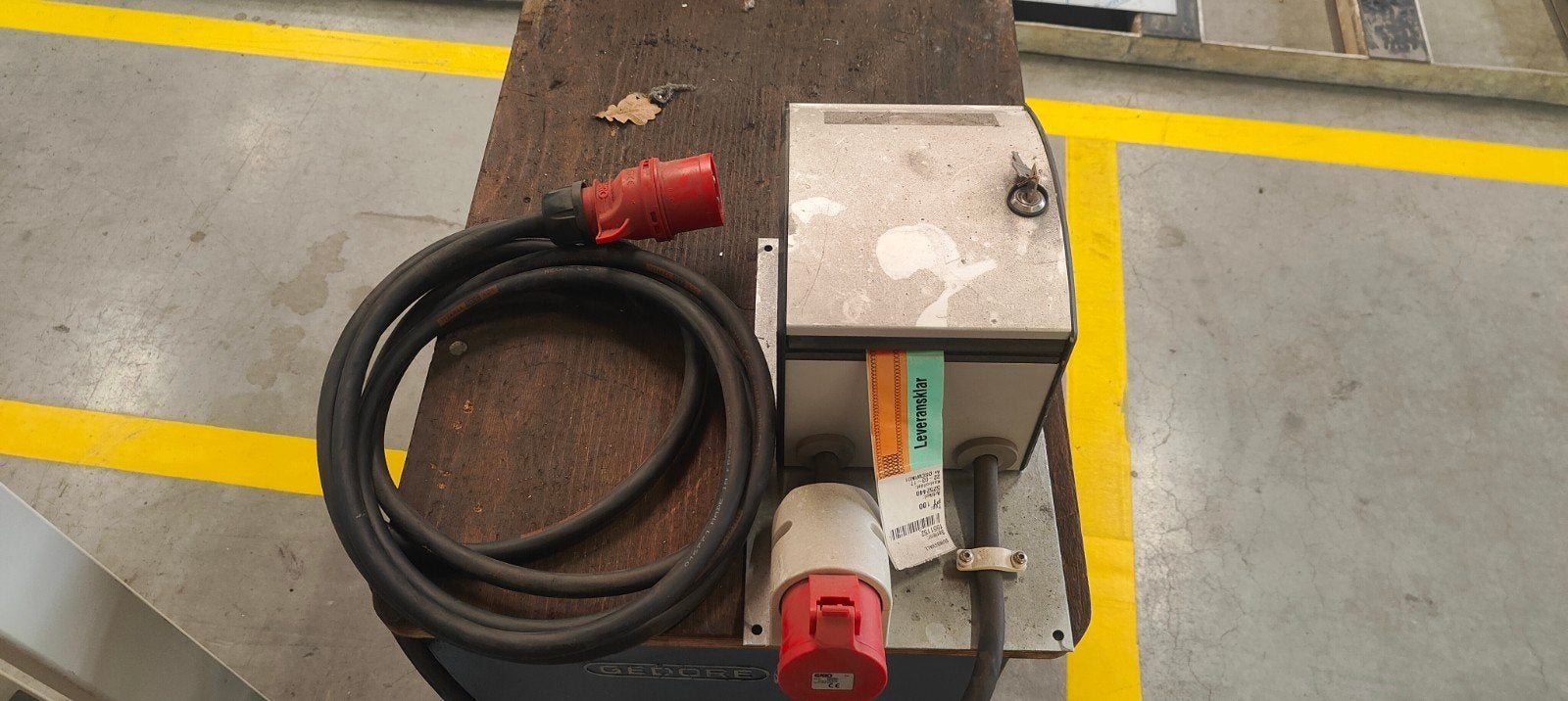 Zwerfkast Stroom Outlet Bouwkast 32A met 2x 220V stopcontact, Ophalen