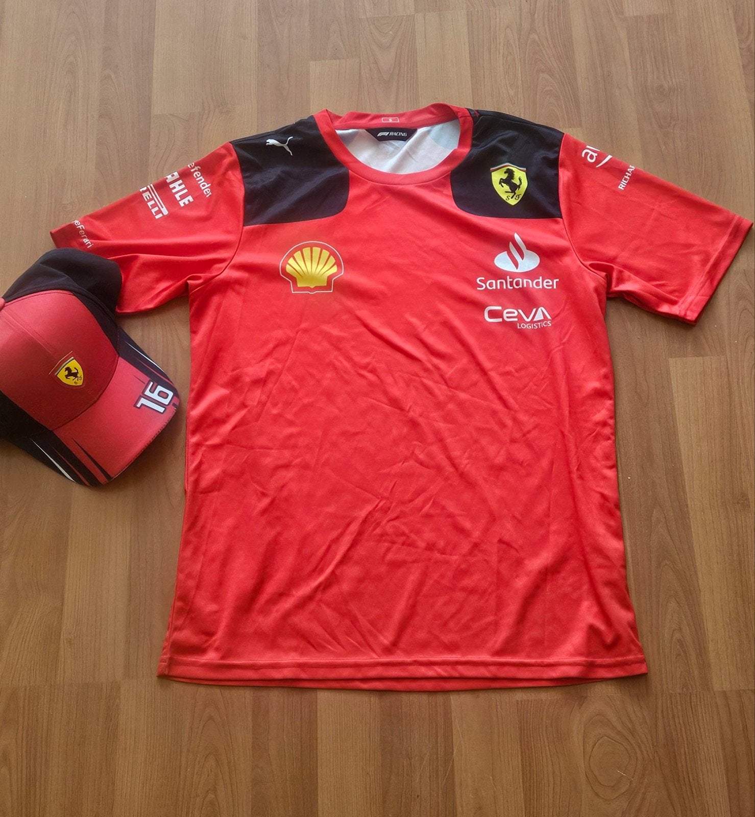 Scuderia ferrari shirt + pet, Verzenden, Gebruikt, Kart