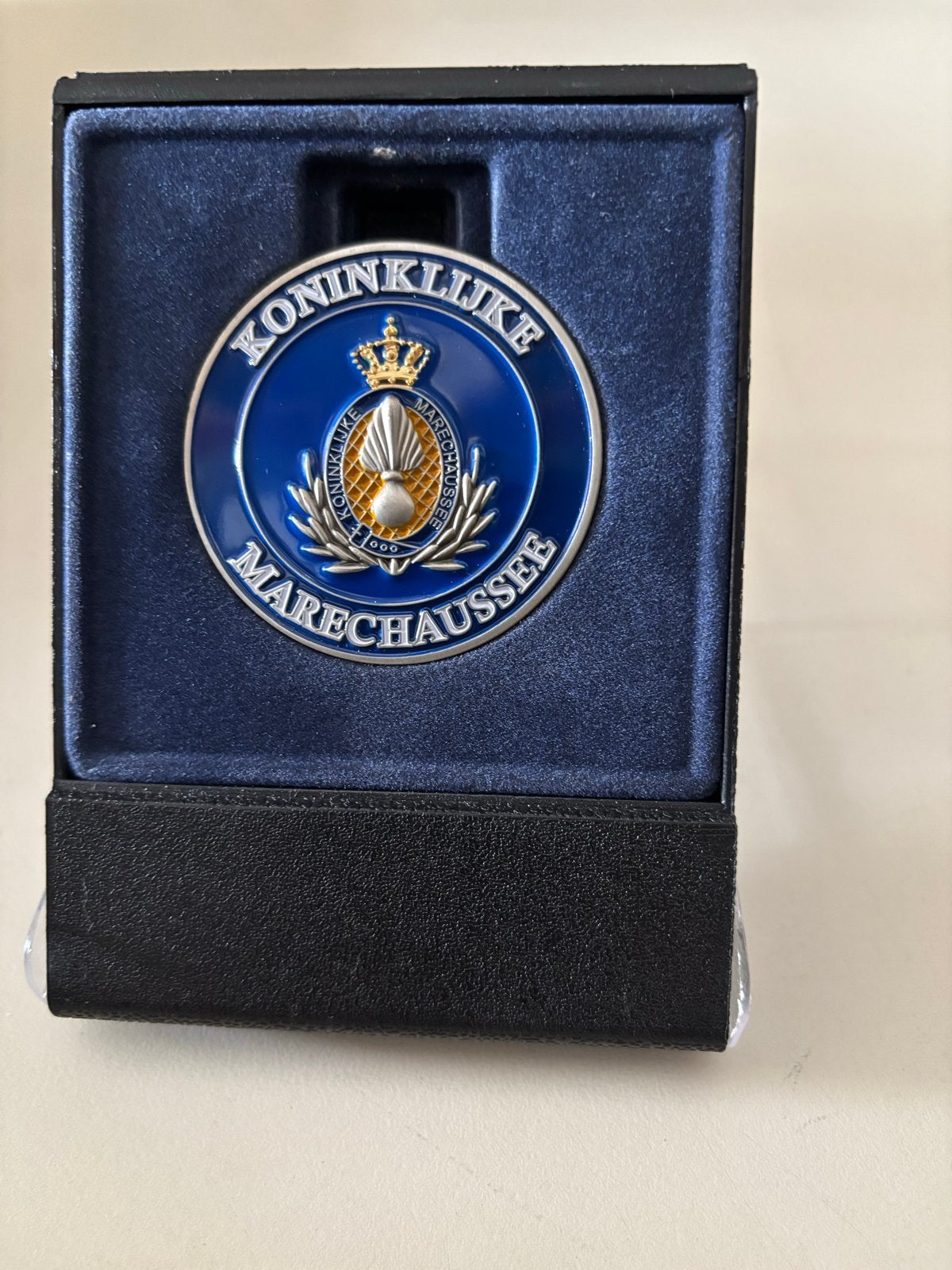 Koninklijke Marechaussee Medaille in doosje, Ophalen of Verzenden, Marechaussee, Nederland, Lintje, Medaille of Wings