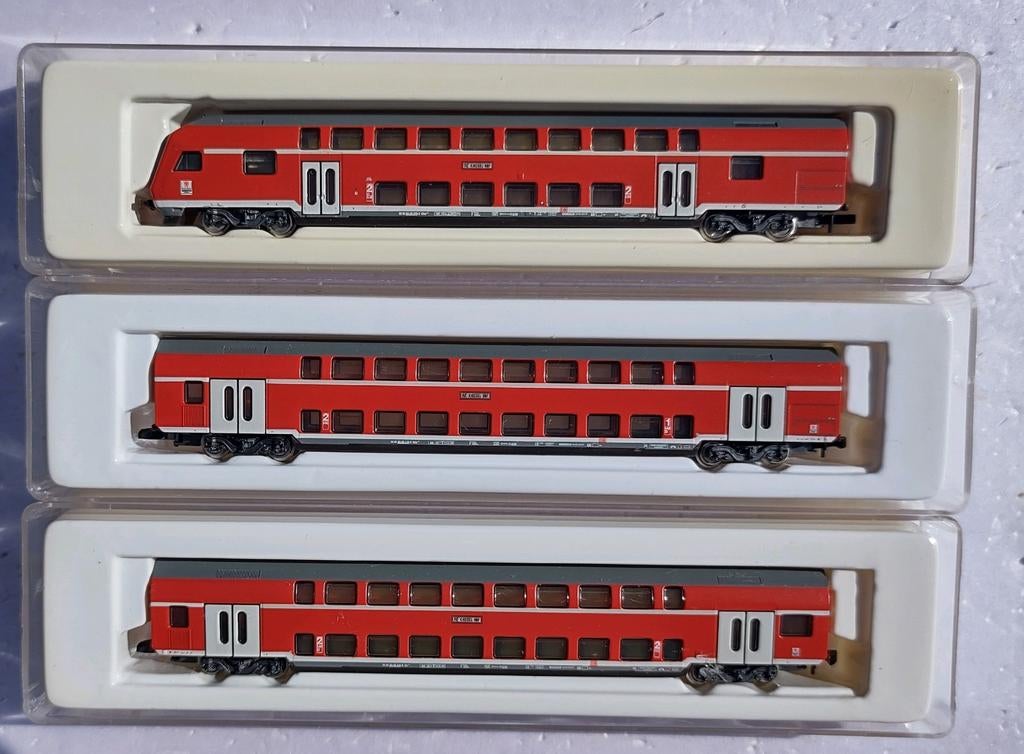 MÄRKLIN Z 87291/2/3, driedelige set dubbeldekkerrijtuigen, Hobby en Vrije tijd, Modeltreinen | Overige schalen, Zo goed als nieuw