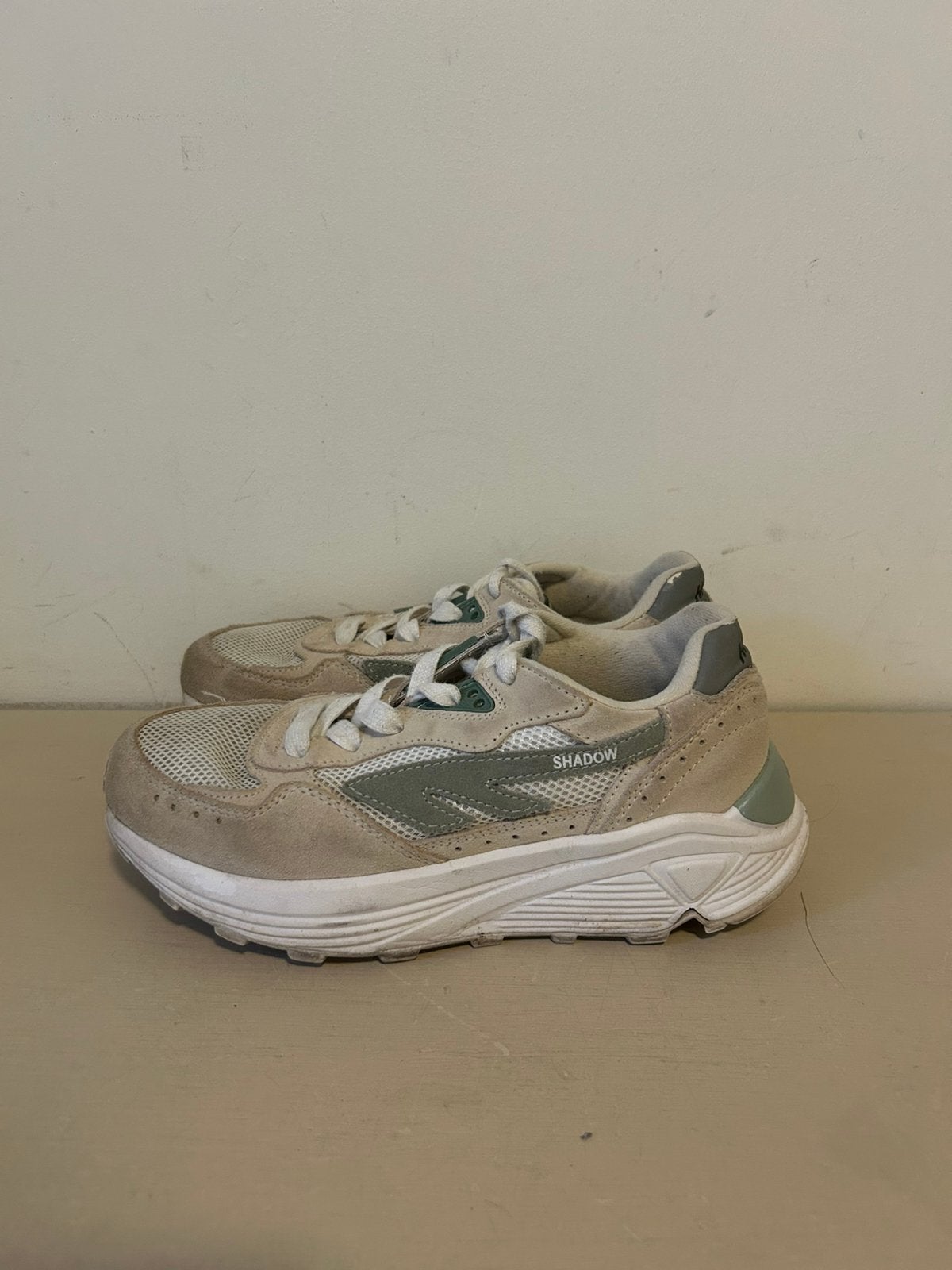 Hi-tec sneakers beige-groen maat 37, Ophalen of Verzenden, Zo goed als nieuw, Schoenen