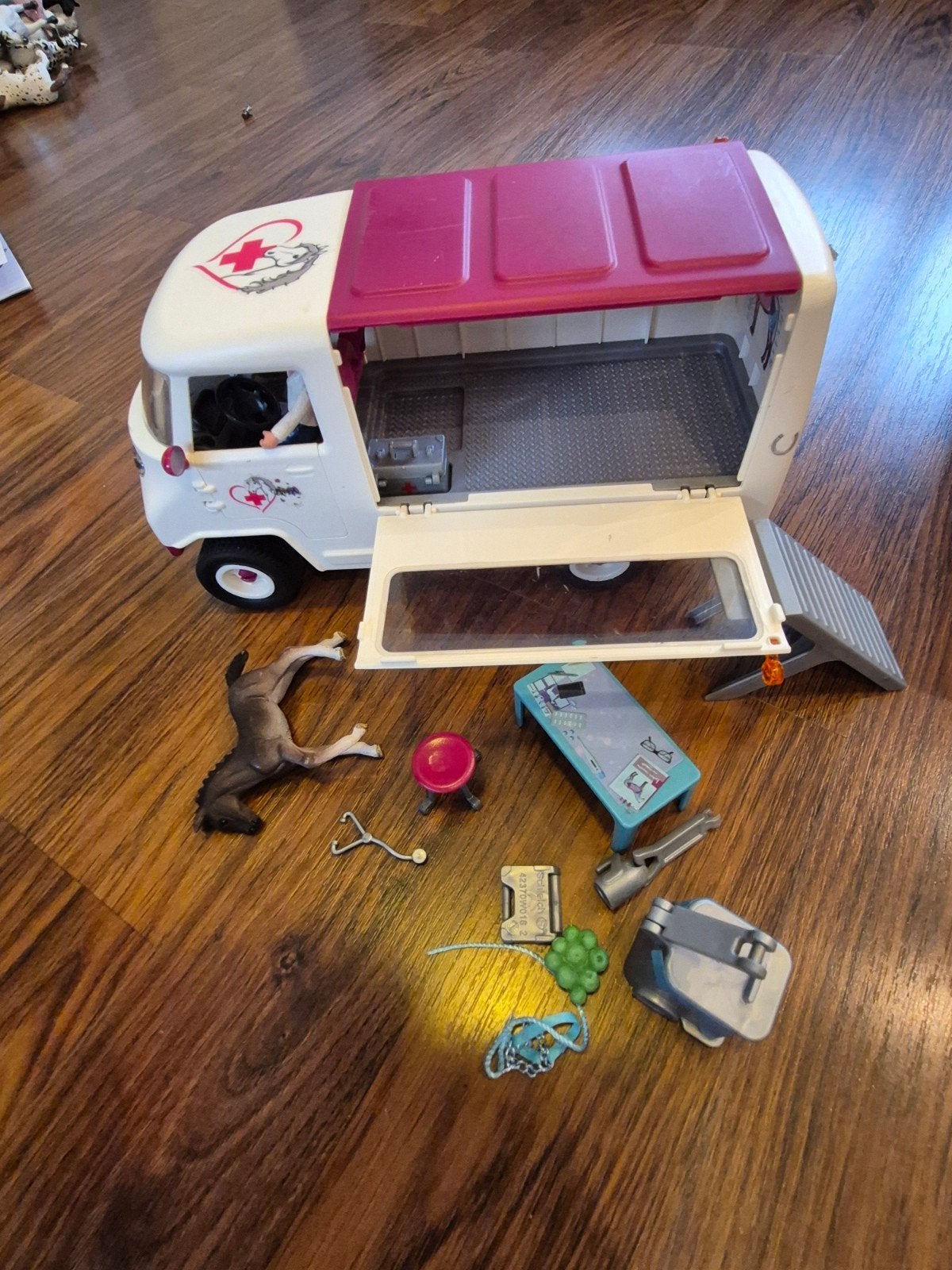 Schleich Dierenarts Auto met Paard en Accessoires, Ophalen of Verzenden, Gebruikt