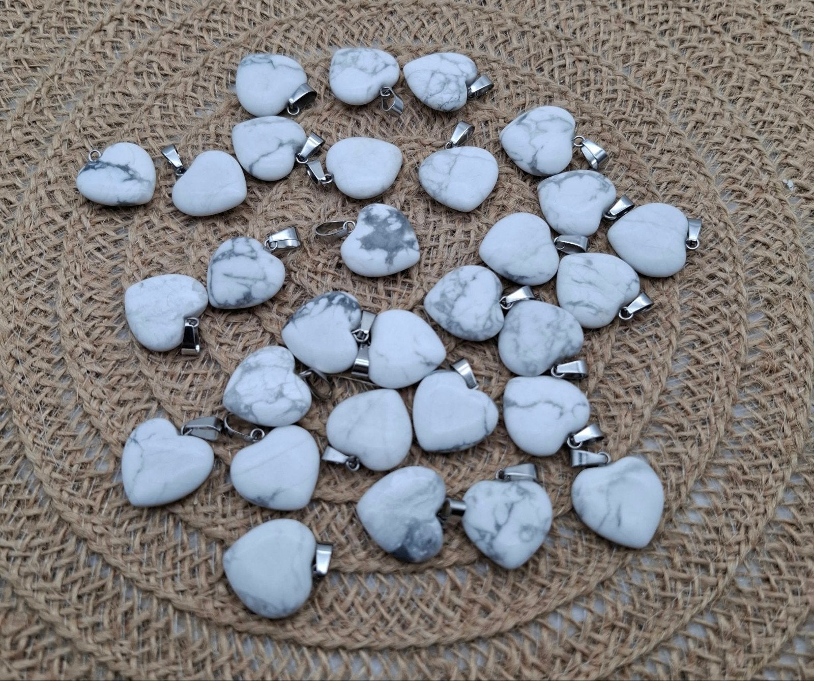 Howliet hartjes 30 stuks € 15,-