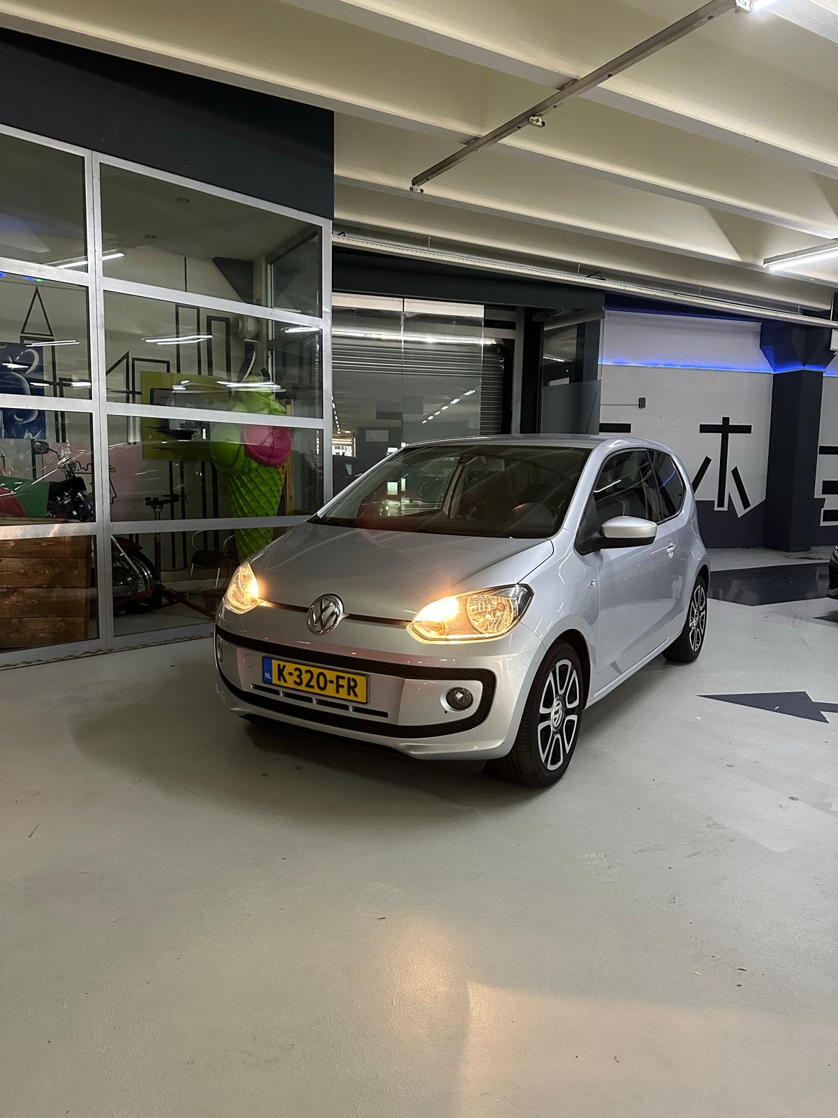 Foto 2 van Volkswagen up! 1.0 55KW AUT 2012 Grijs