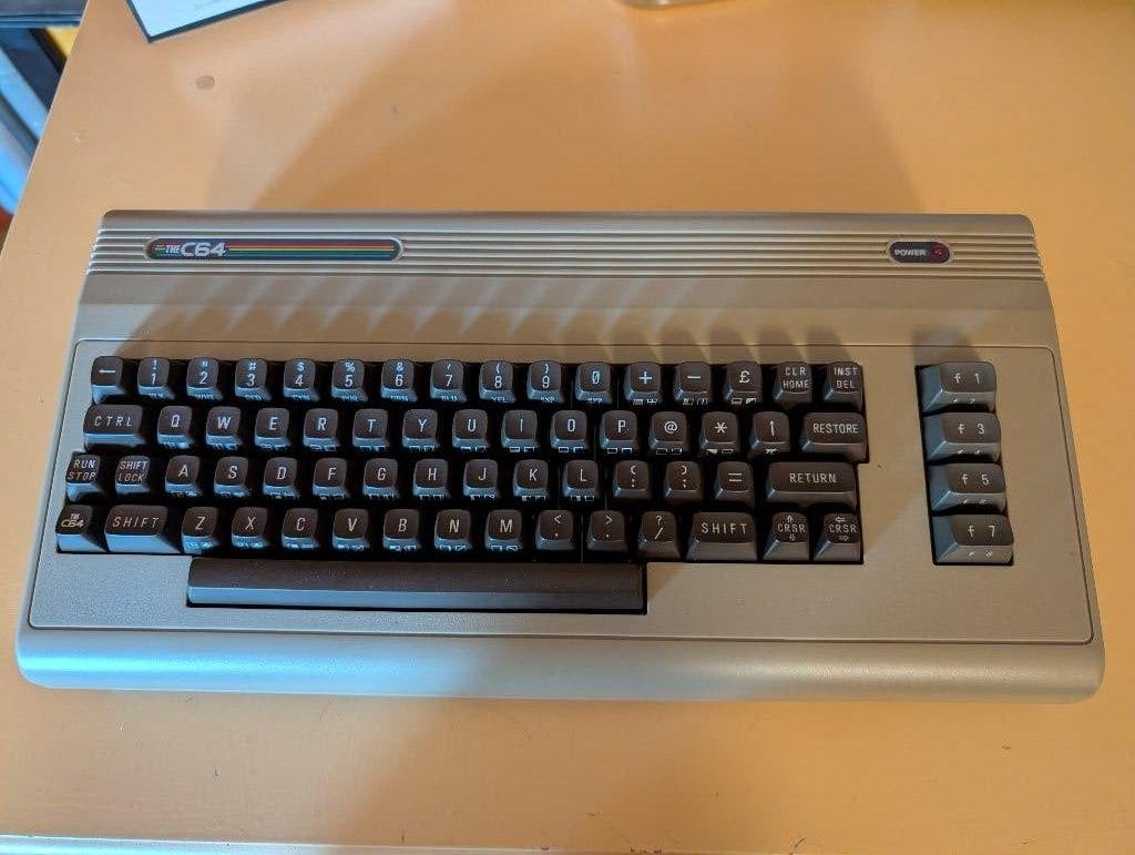 Commodore 64 maxi met joystick, Computers en Software, Vintage Computers, Ophalen of Verzenden, Commodore