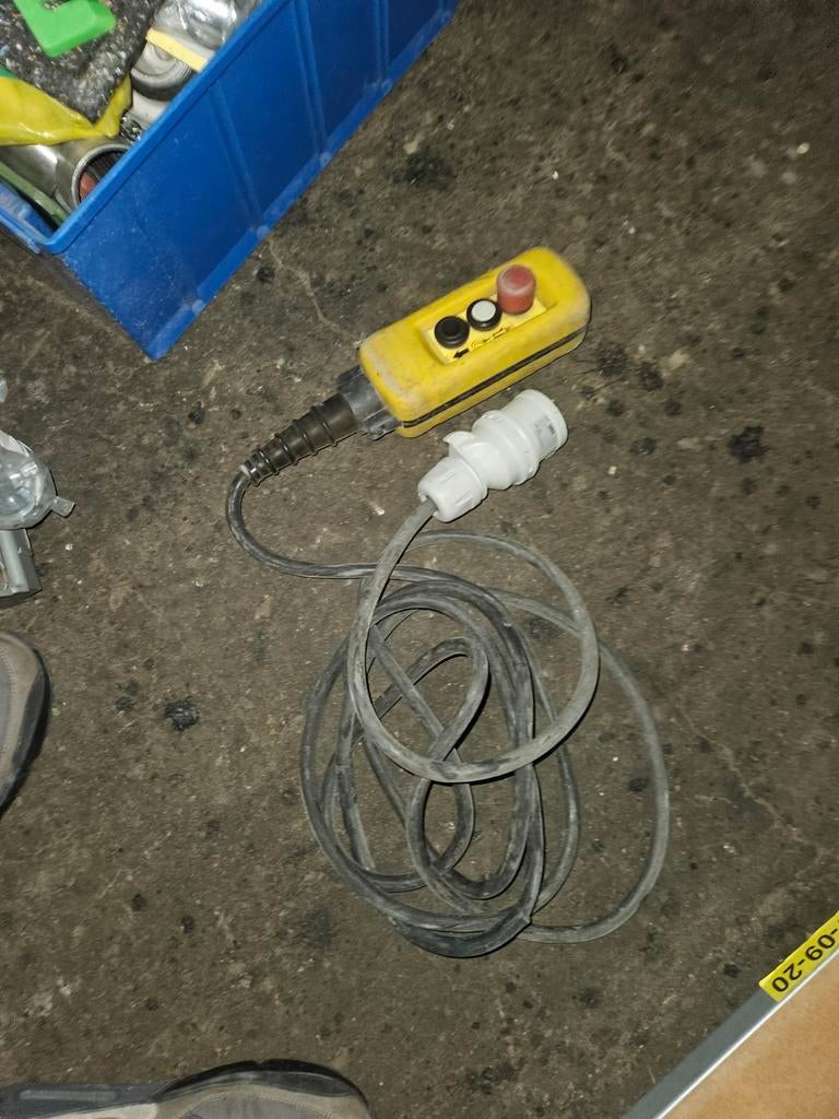 Afstandbediening lier/takel/lift, Doe-het-zelf en Verbouw, Lieren en Takels, Ophalen of Verzenden, Gebruikt