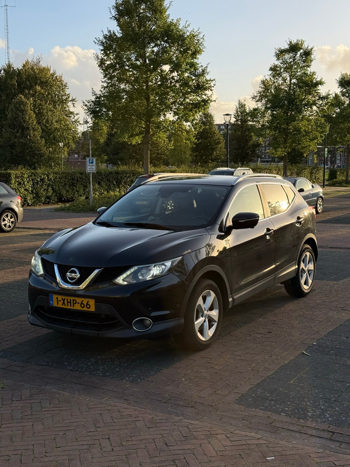 Nissan Qashqai 1.5 DCI 81KW 2WD 2014 Zwart panorama dak, Auto's, Voorwielaandrijving, 1350 kg, 4 cilinders, Origineel Nederlands