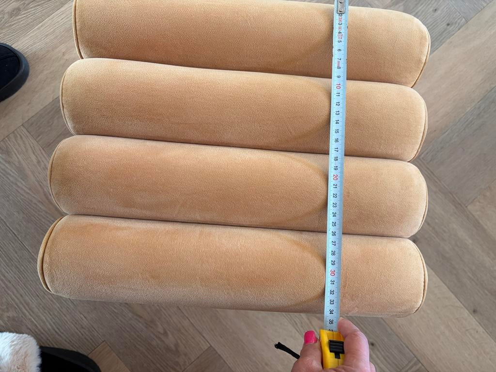 Okergele poef - Comfortabel en stijlvol, Minder dan 50 cm, 50 tot 75 cm, Ophalen of Verzenden, Zo goed als nieuw