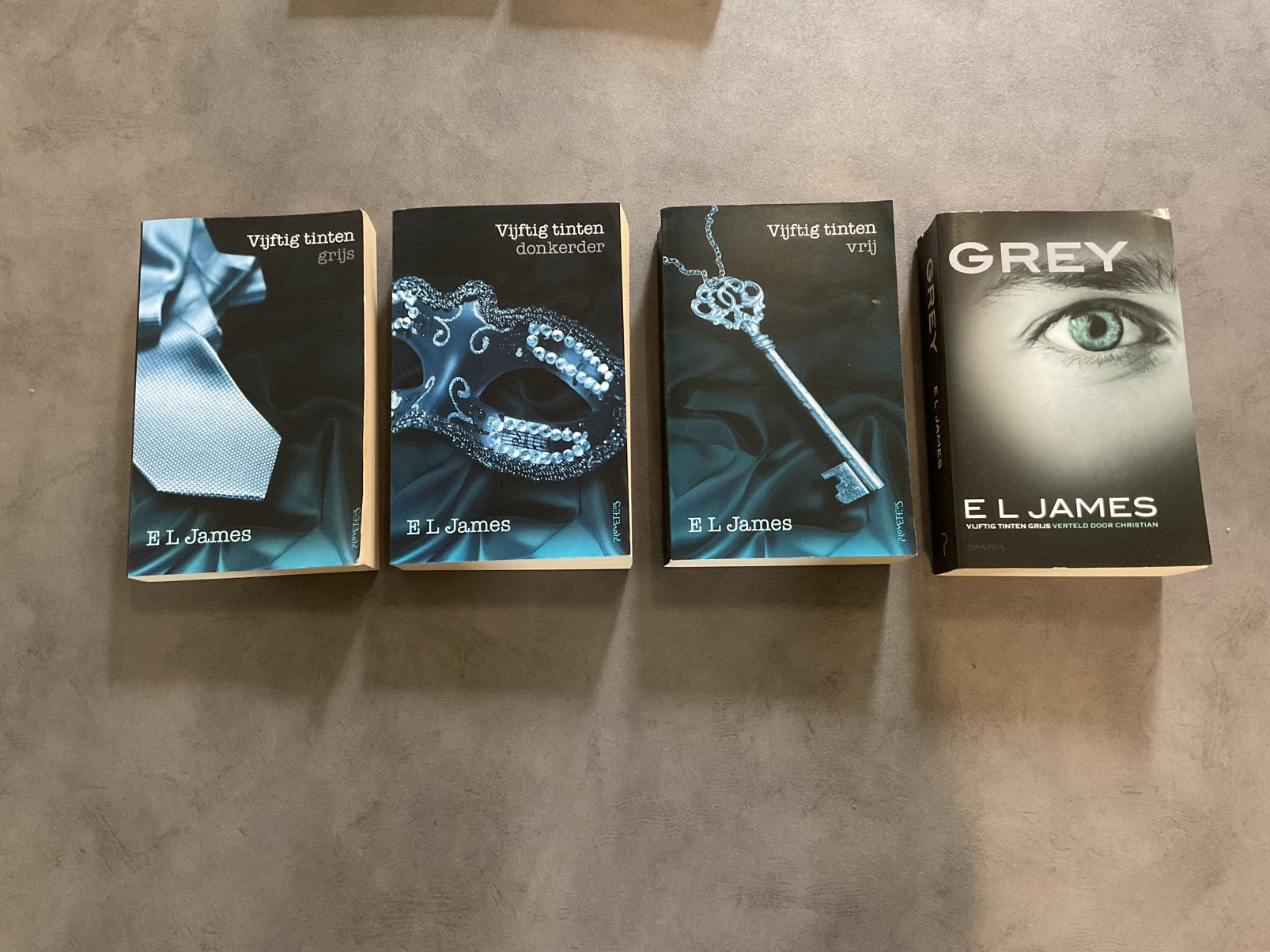 50 Tinten grijs, Ophalen of Verzenden, Gelezen