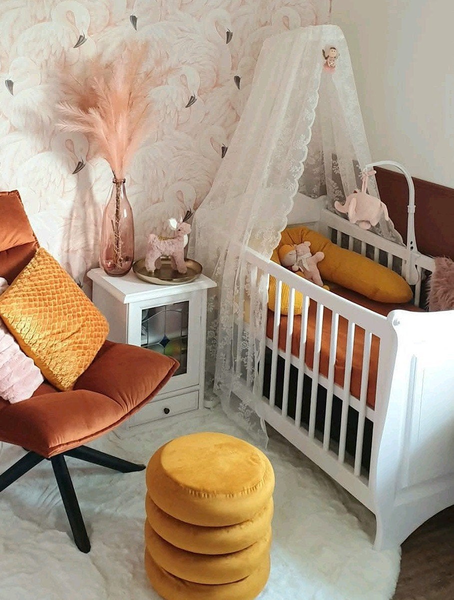 Romantische retro Babykamer van hout, Commode en Ledikant, Kinderen en Baby's, Kinderkamer | Complete kinderkamers, Zo goed als nieuw