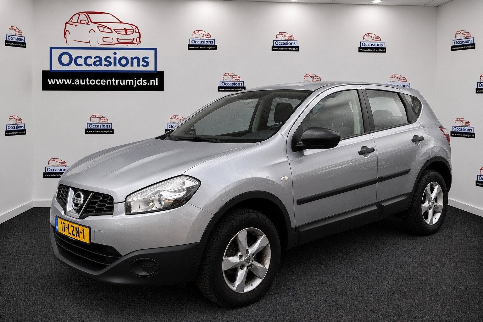 Nissan Qashqai 1.6 Visia, Auto's, Voorwielaandrijving, Gebruikt, Zwart, 4 cilinders