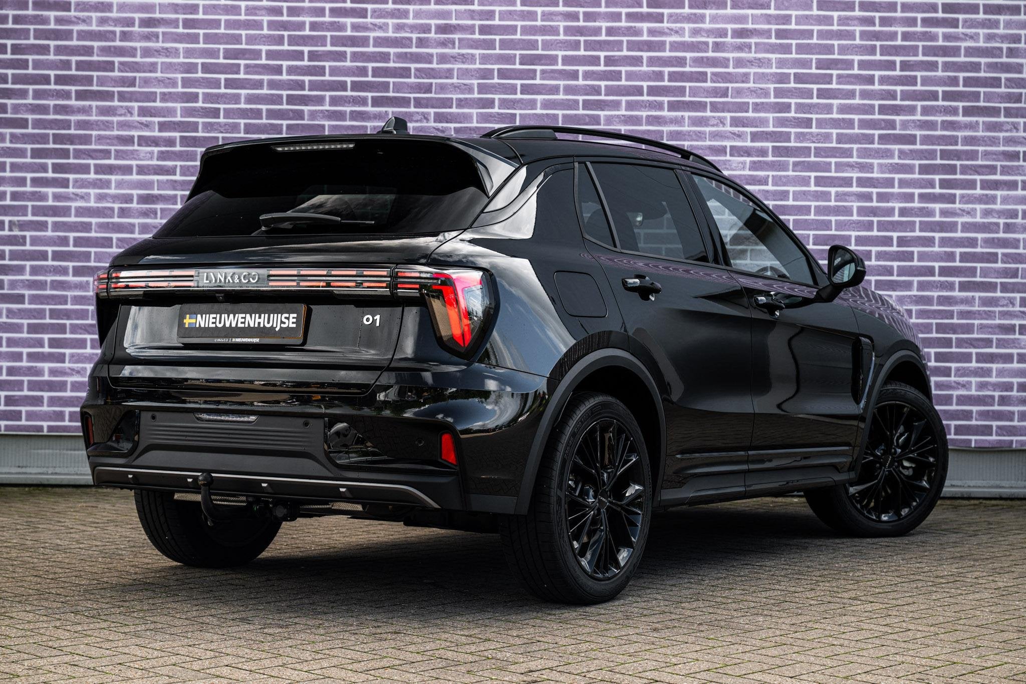 Lynk & Co 01 1.5 More | Trekhaak | PHEV | Panoramadak | Infi, Auto's, 4 cilinders, Zwart, Hybride Elektrisch/Benzine, 1835 kg